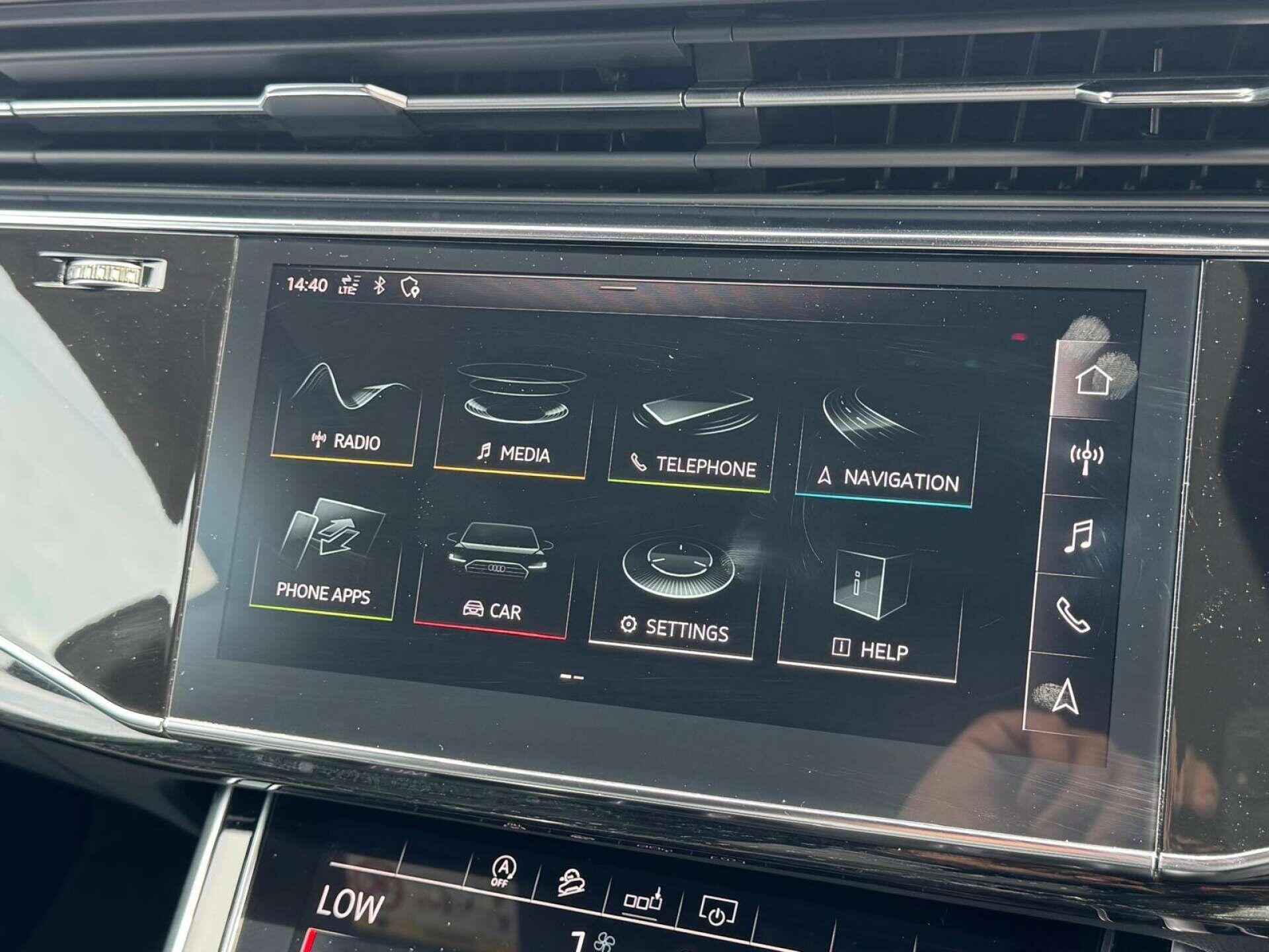 Audi Q8 view 36