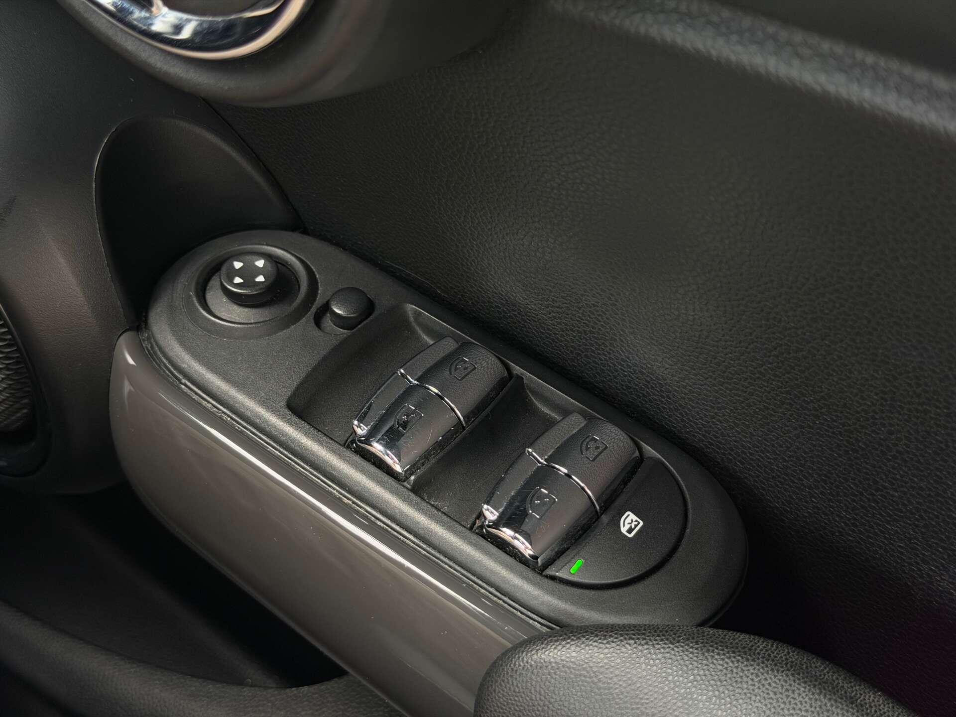 Mini Hatch view 32