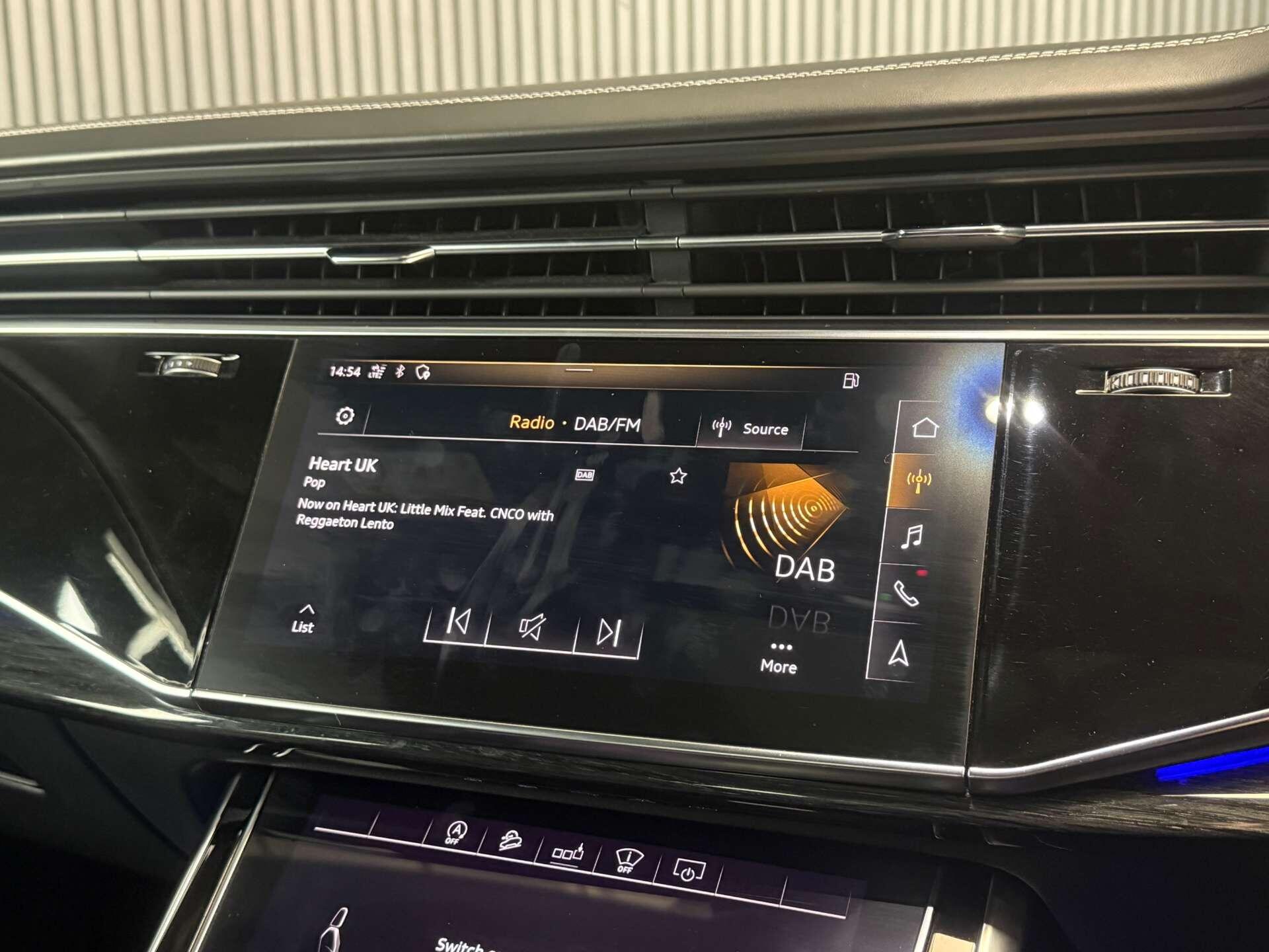 Audi SQ7 view 36