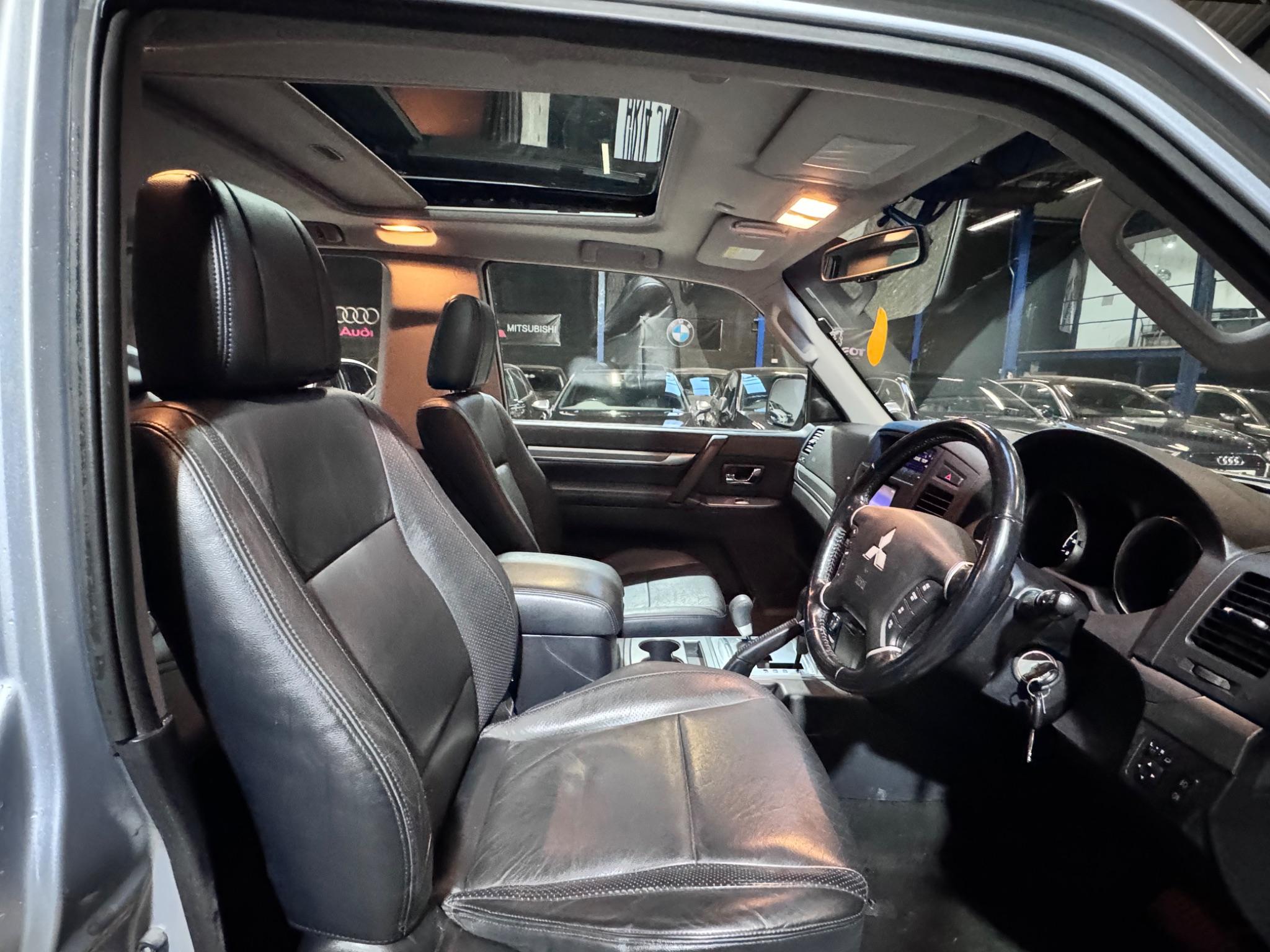 Mitsubishi Shogun view 70
