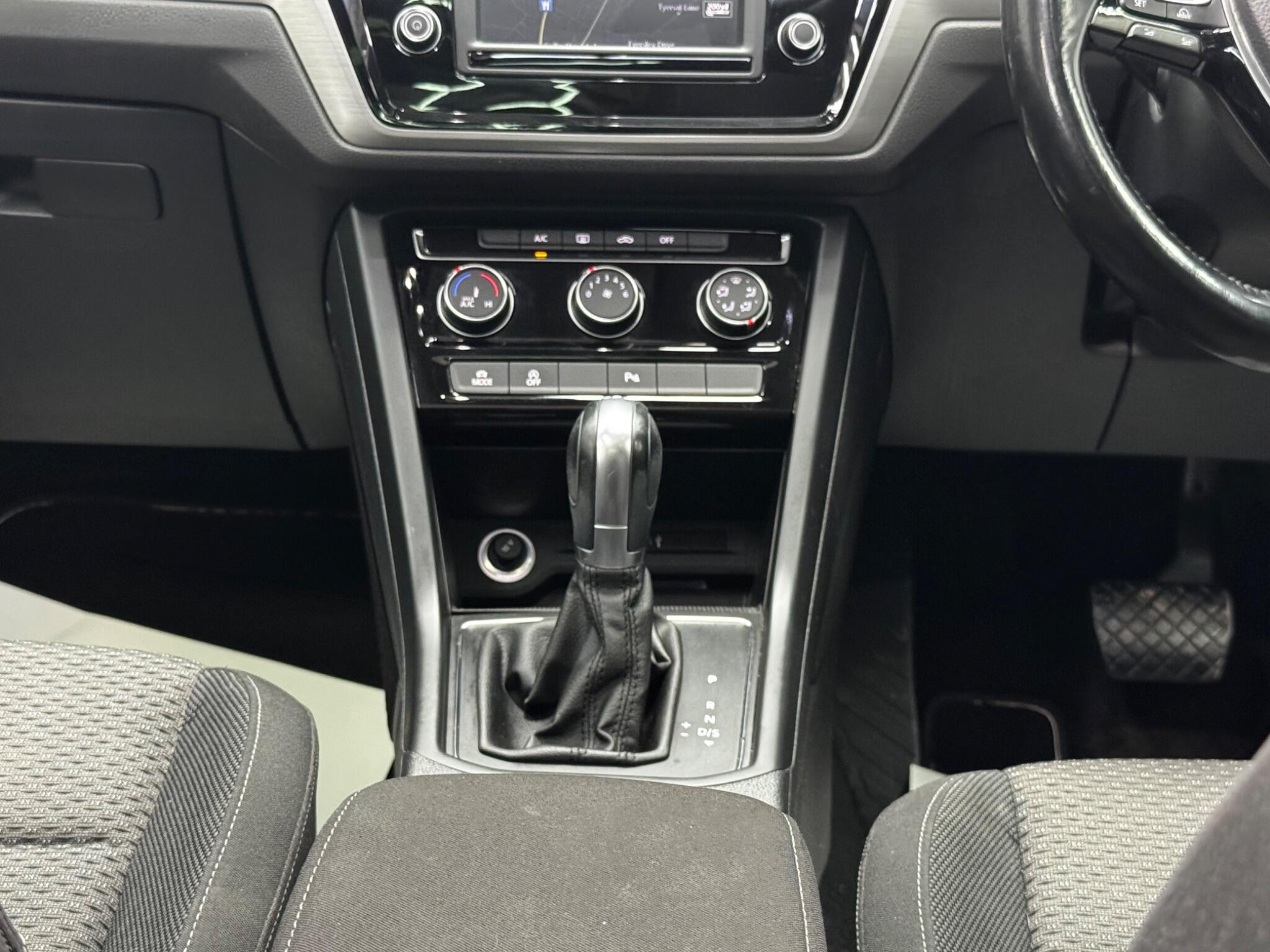 Volkswagen Touran view 20