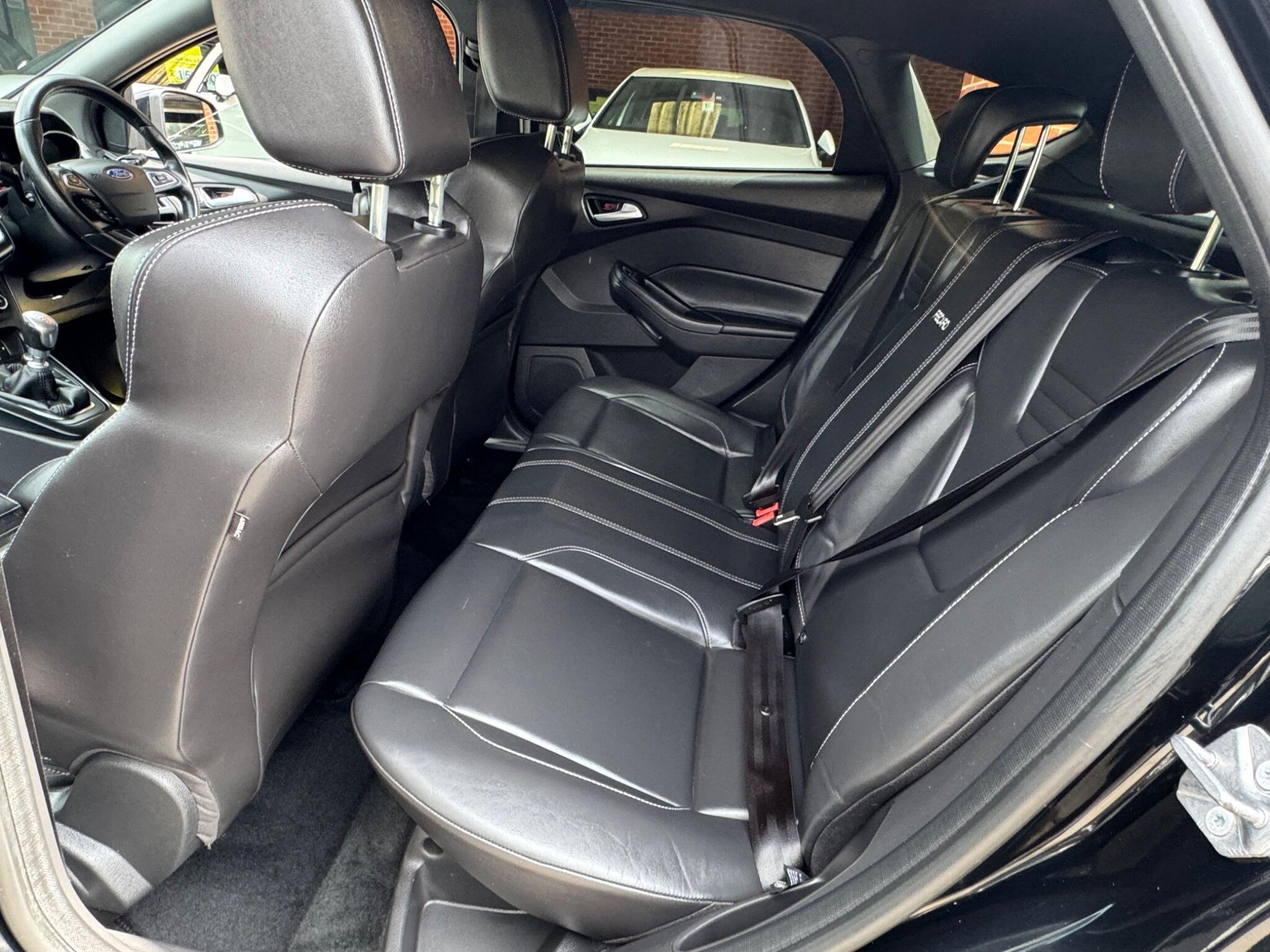 Ford Focus view 9