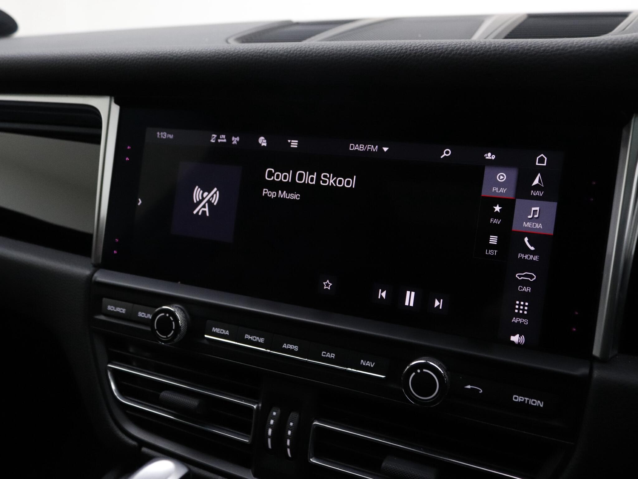 Porsche Macan view 33