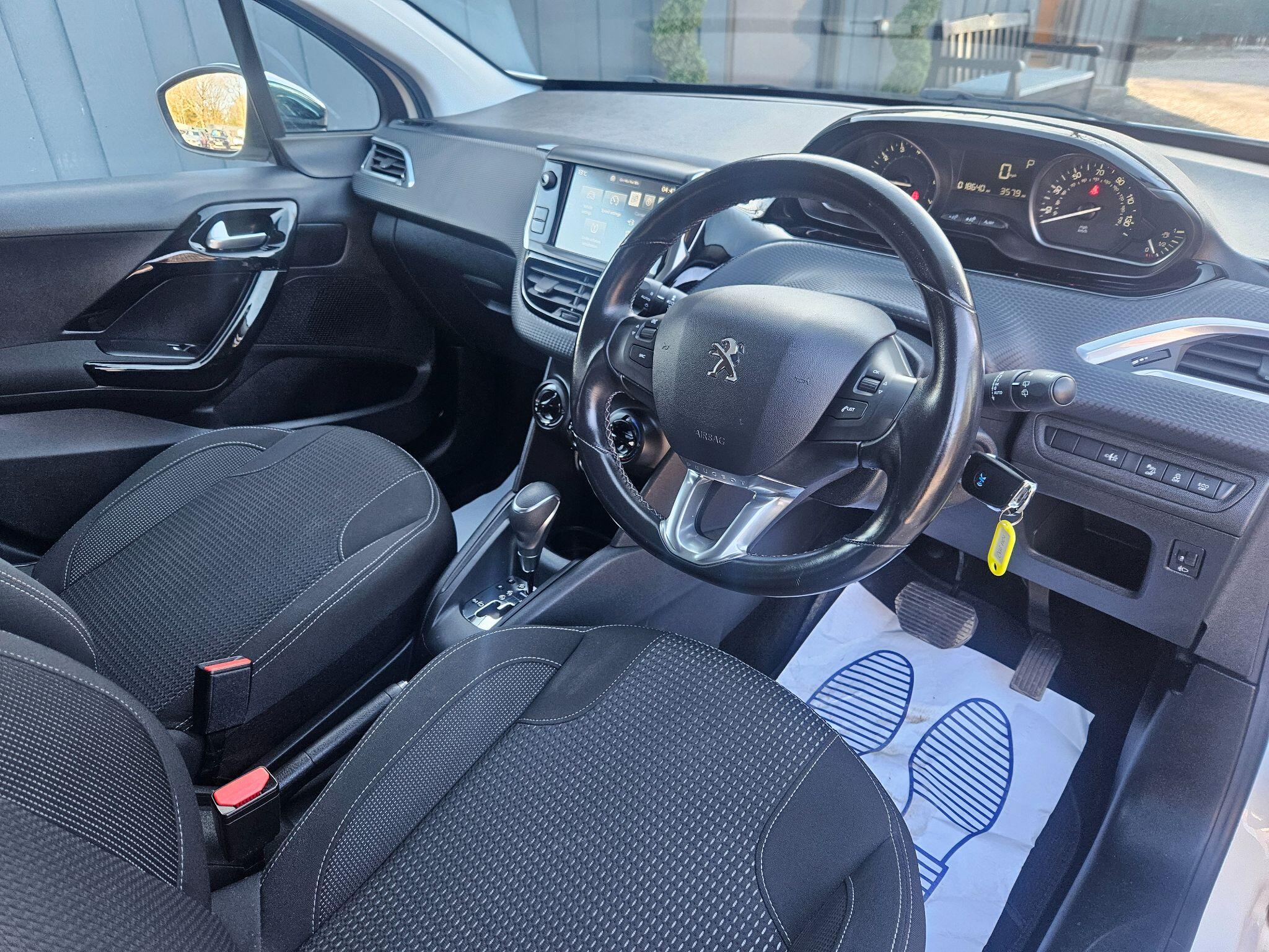 2017 Peugeot 208 image 19