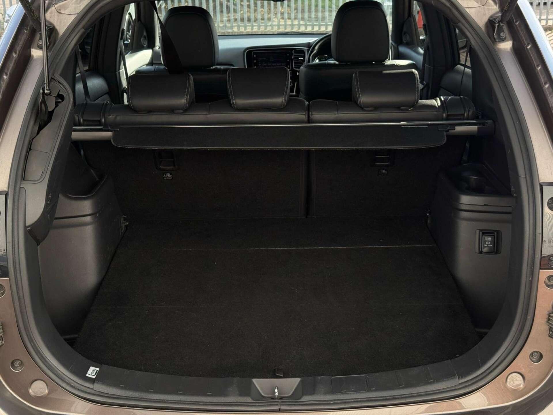 Mitsubishi Outlander view 32