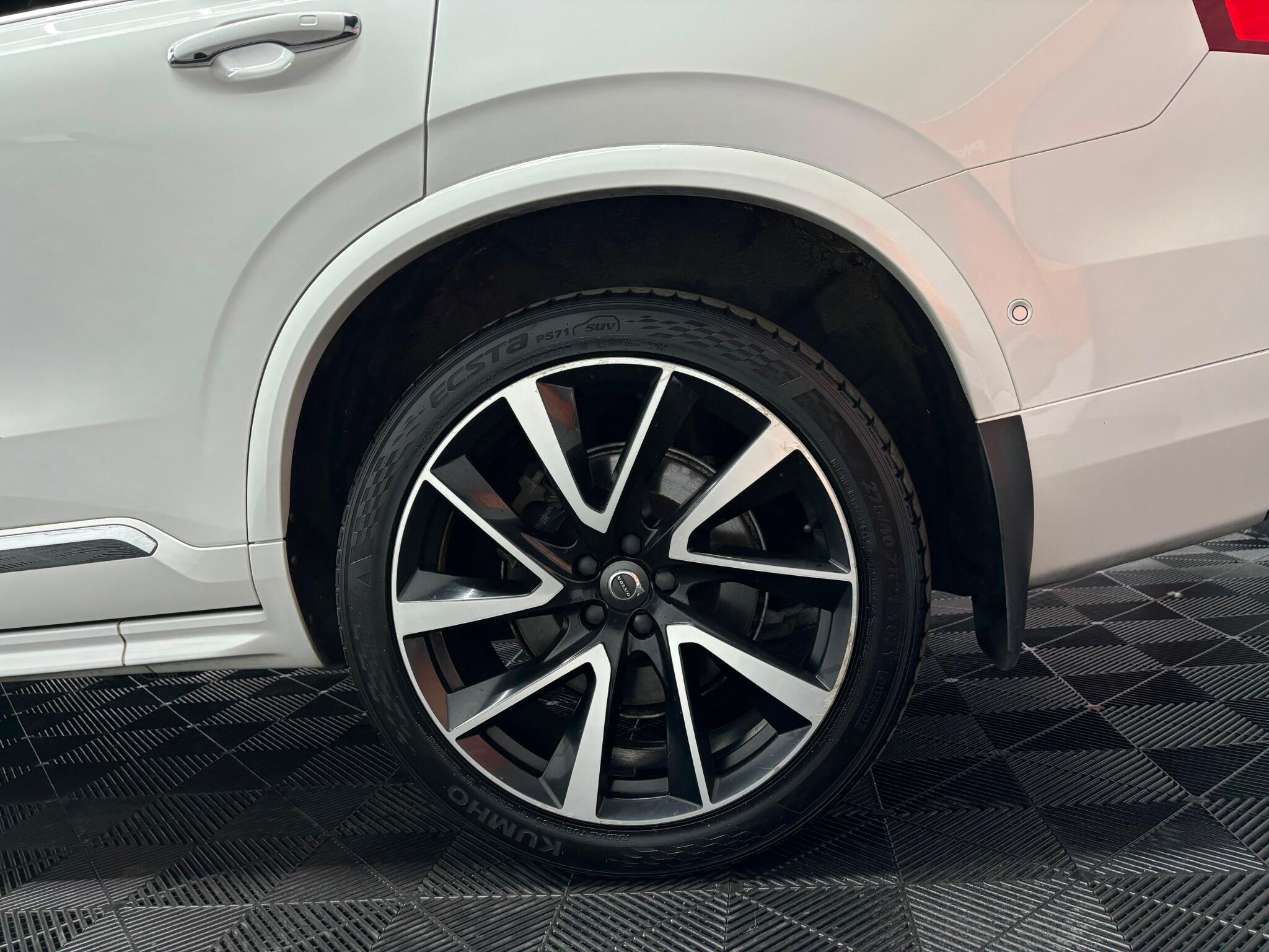 Volvo XC90 view 25