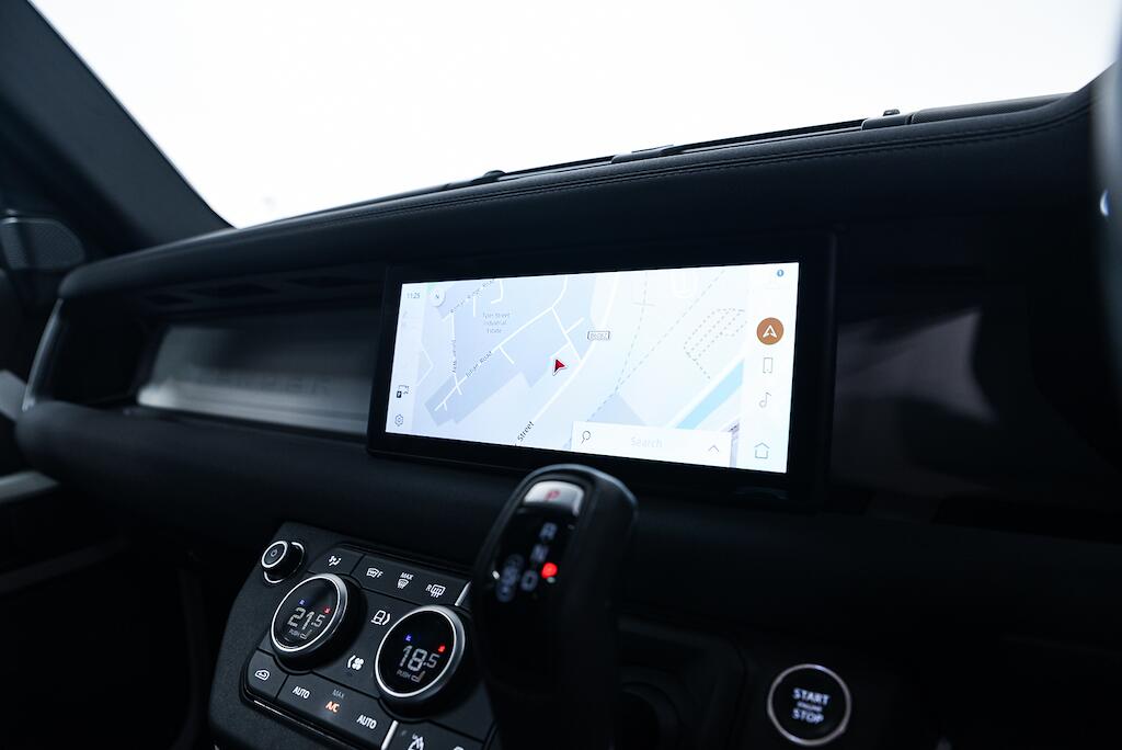 Land Rover Defender view 20