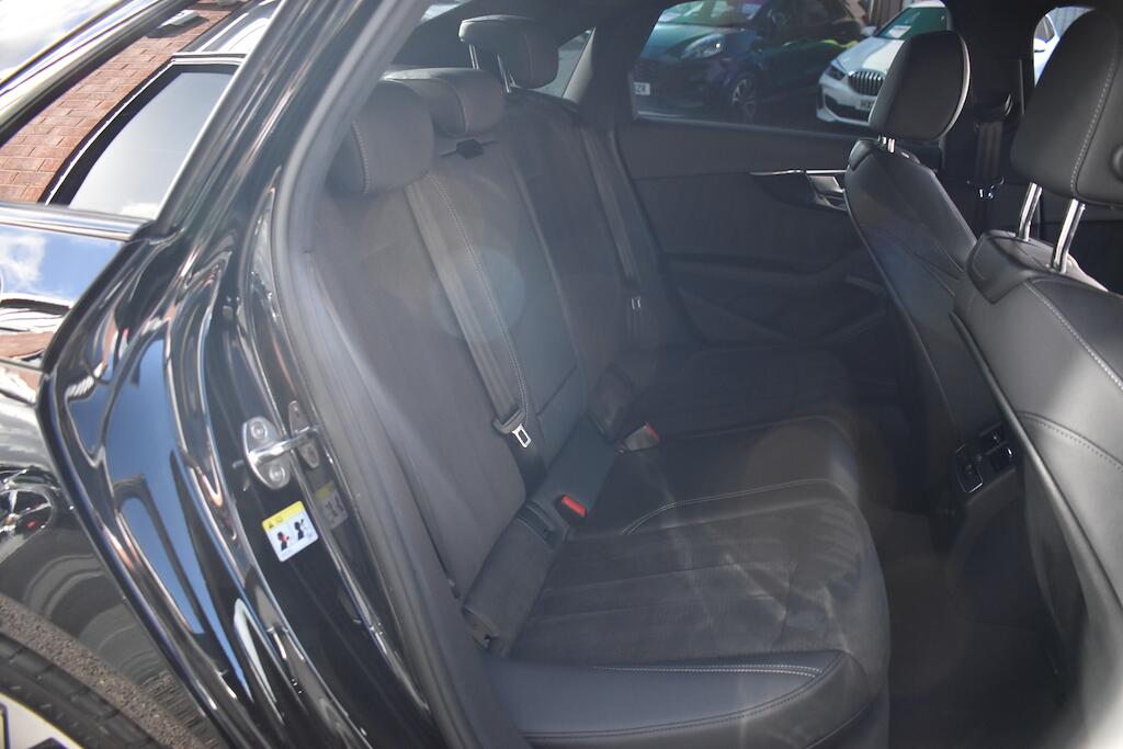 Audi A4 view 32