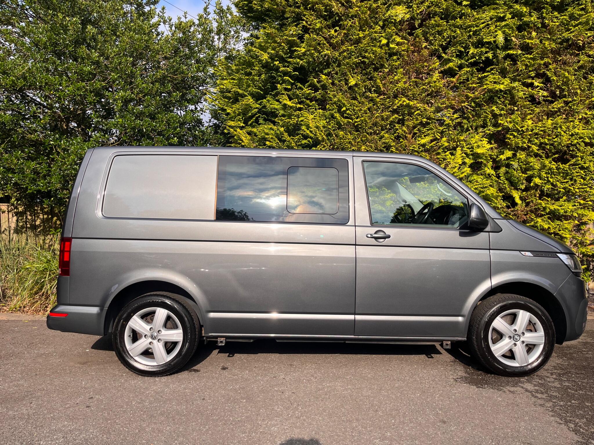 Volkswagen Transporter view 19