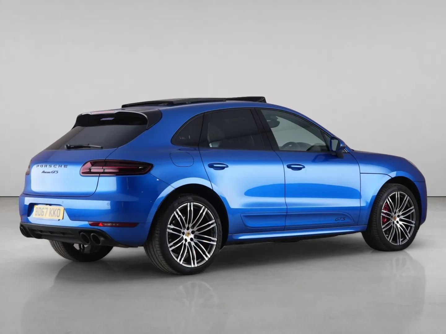 Porsche Macan view 8