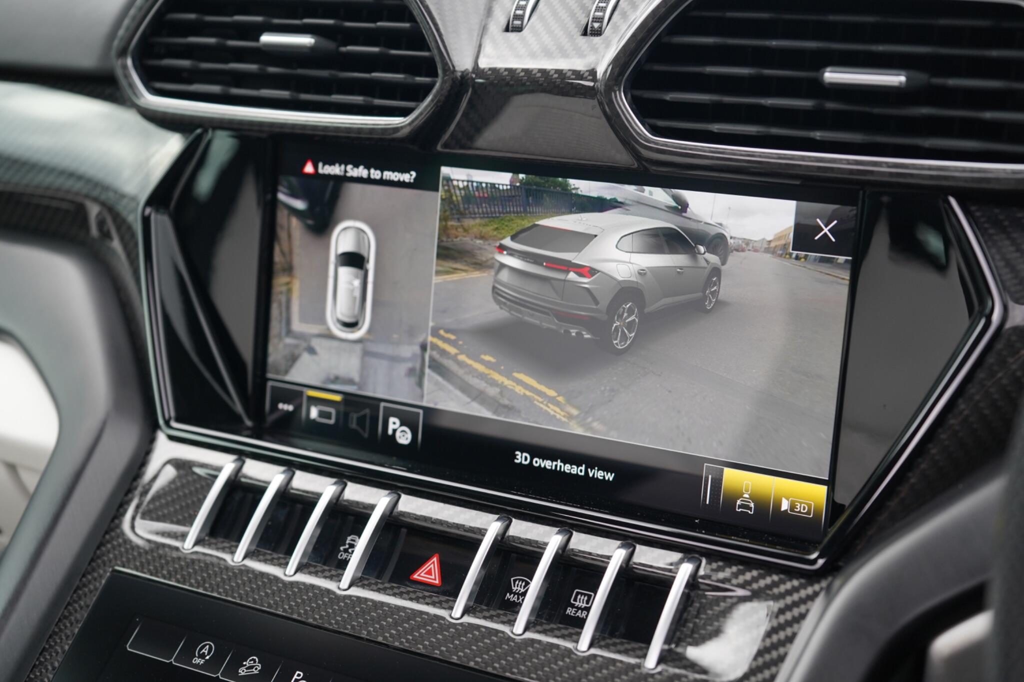 Lamborghini Urus view 36