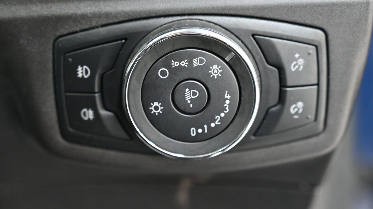 Ford Mondeo view 41