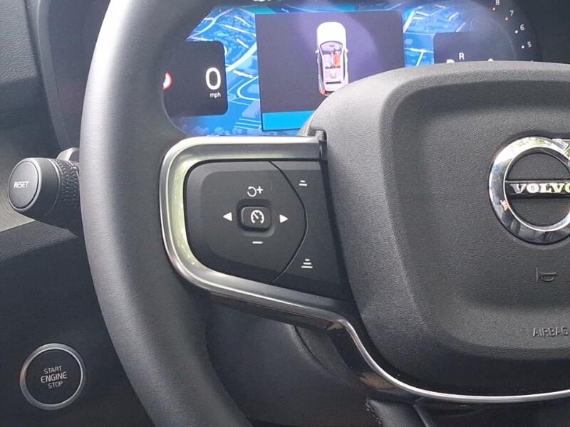 Volvo XC40 view 12