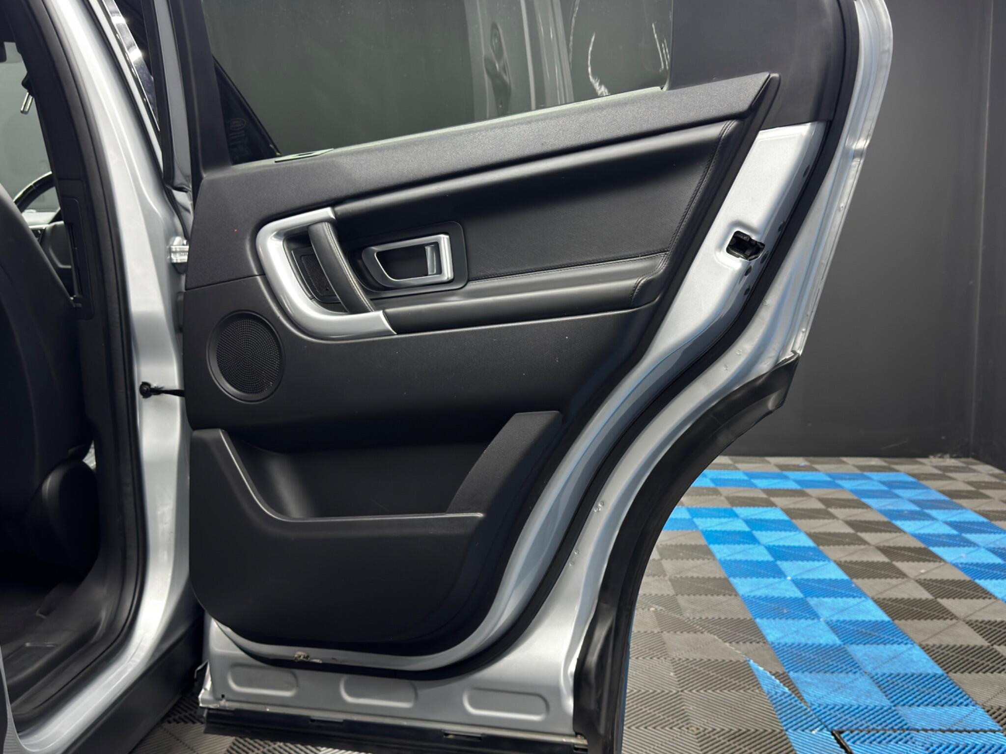 Land Rover Discovery Sport view 43