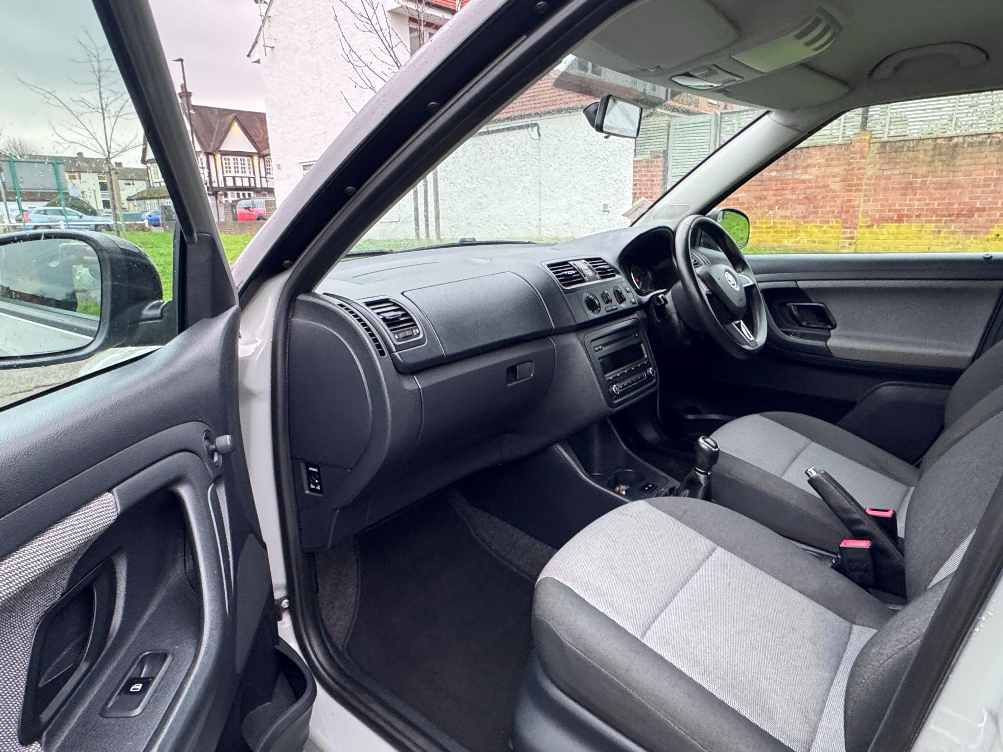 2013 Skoda Fabia image 18