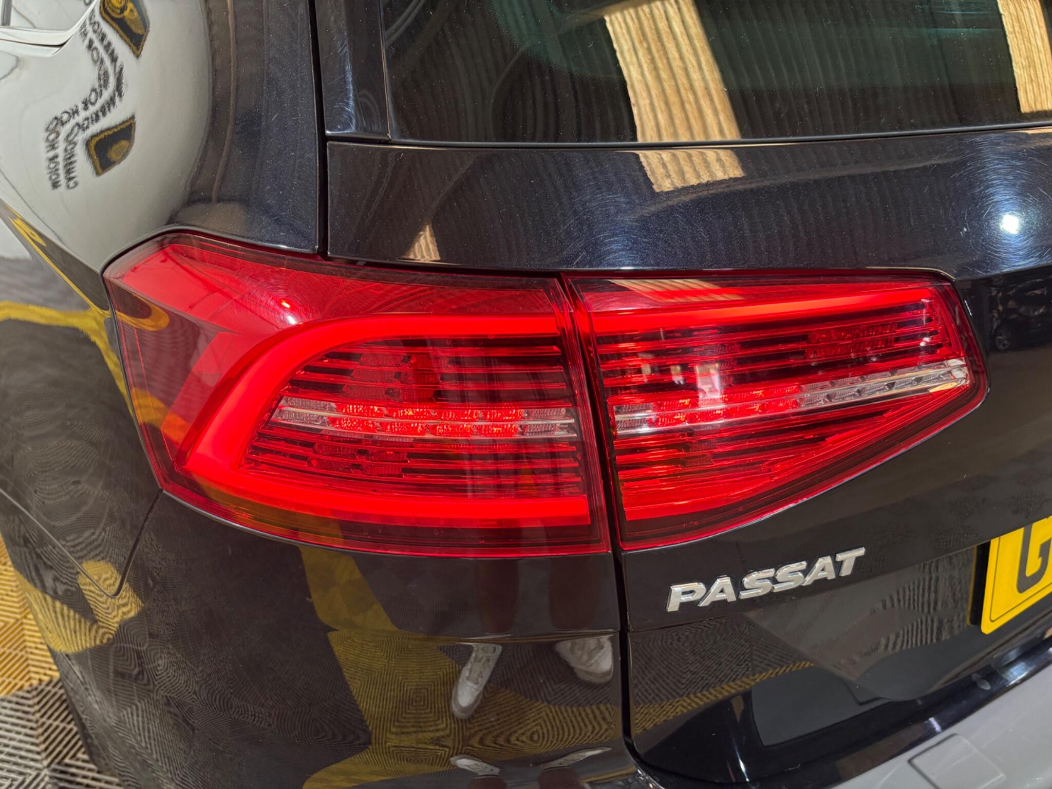 Volkswagen Passat view 44