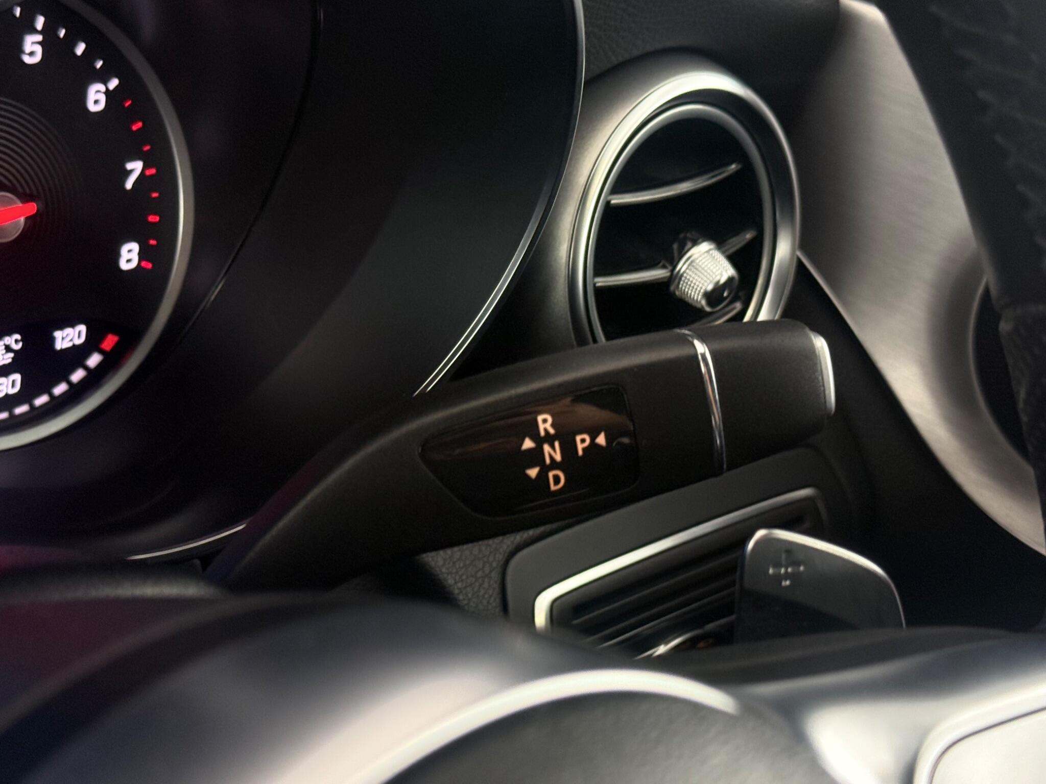 Mercedes-Benz C-Class view 18