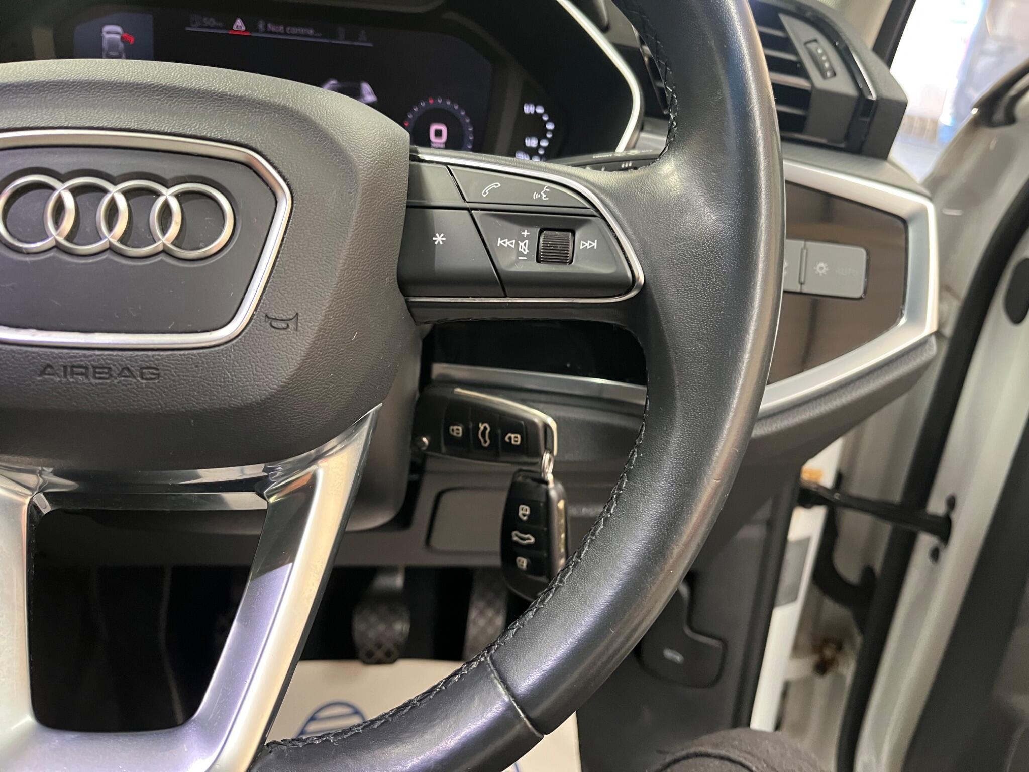 Audi Q3 view 28