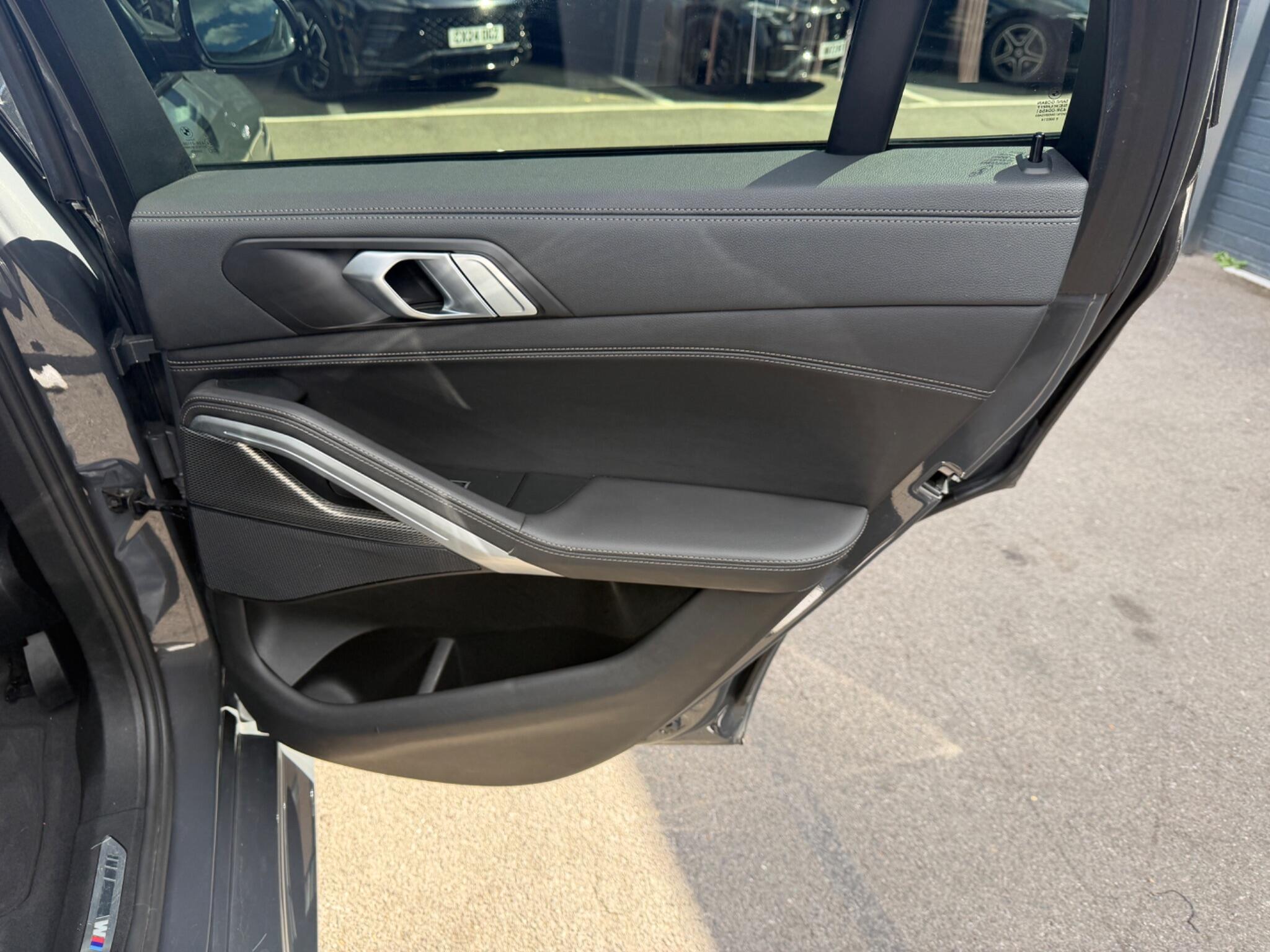 BMW X6 view 16