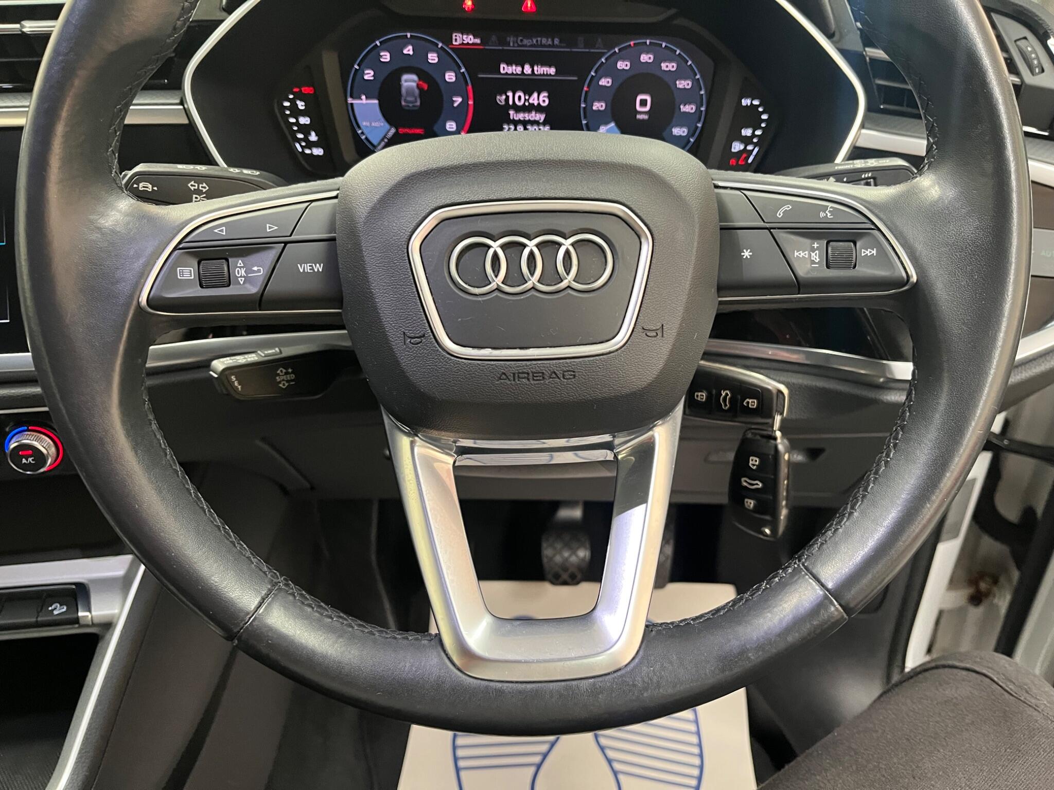 Audi Q3 view 14