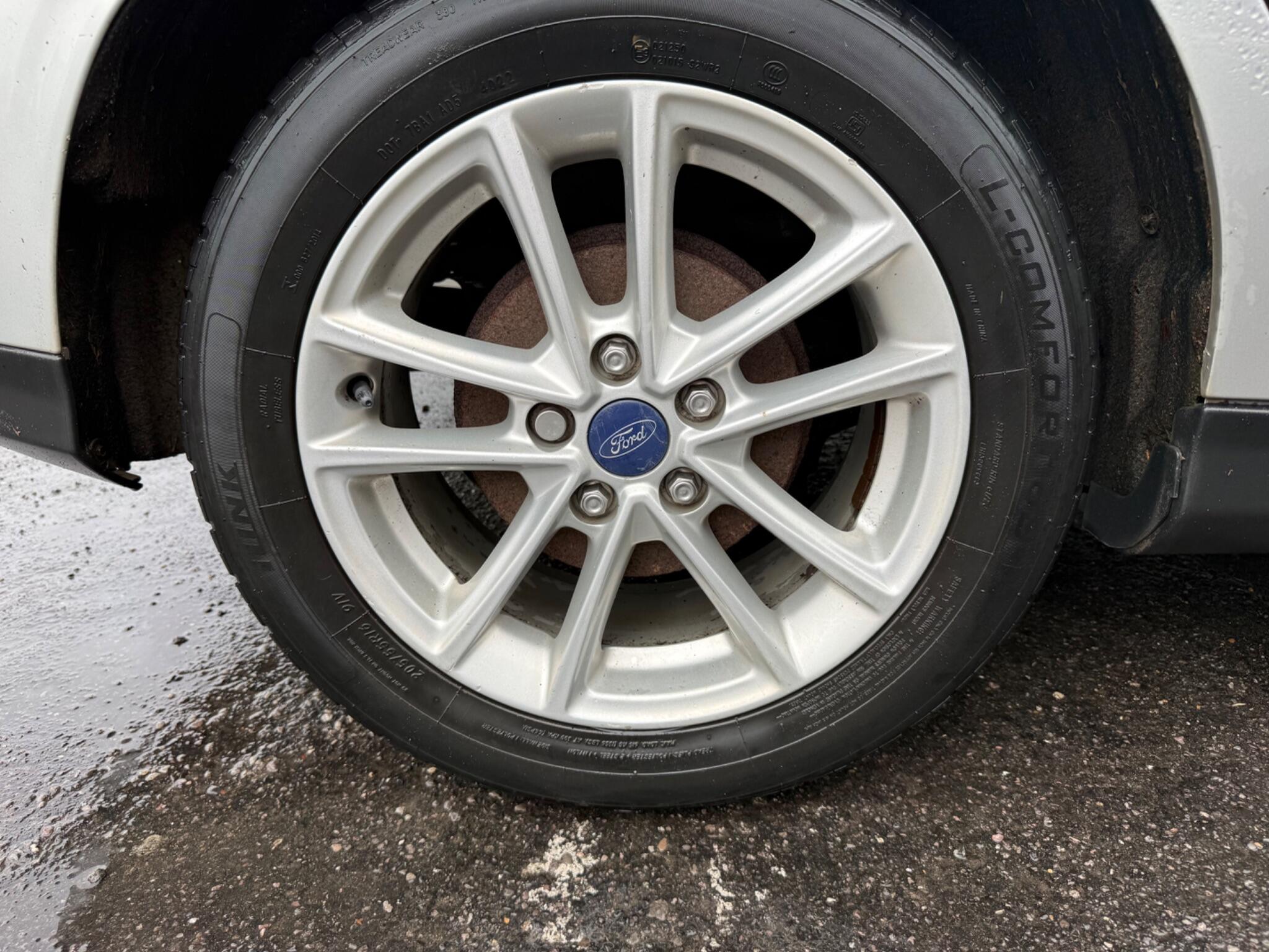 Ford Focus view 6