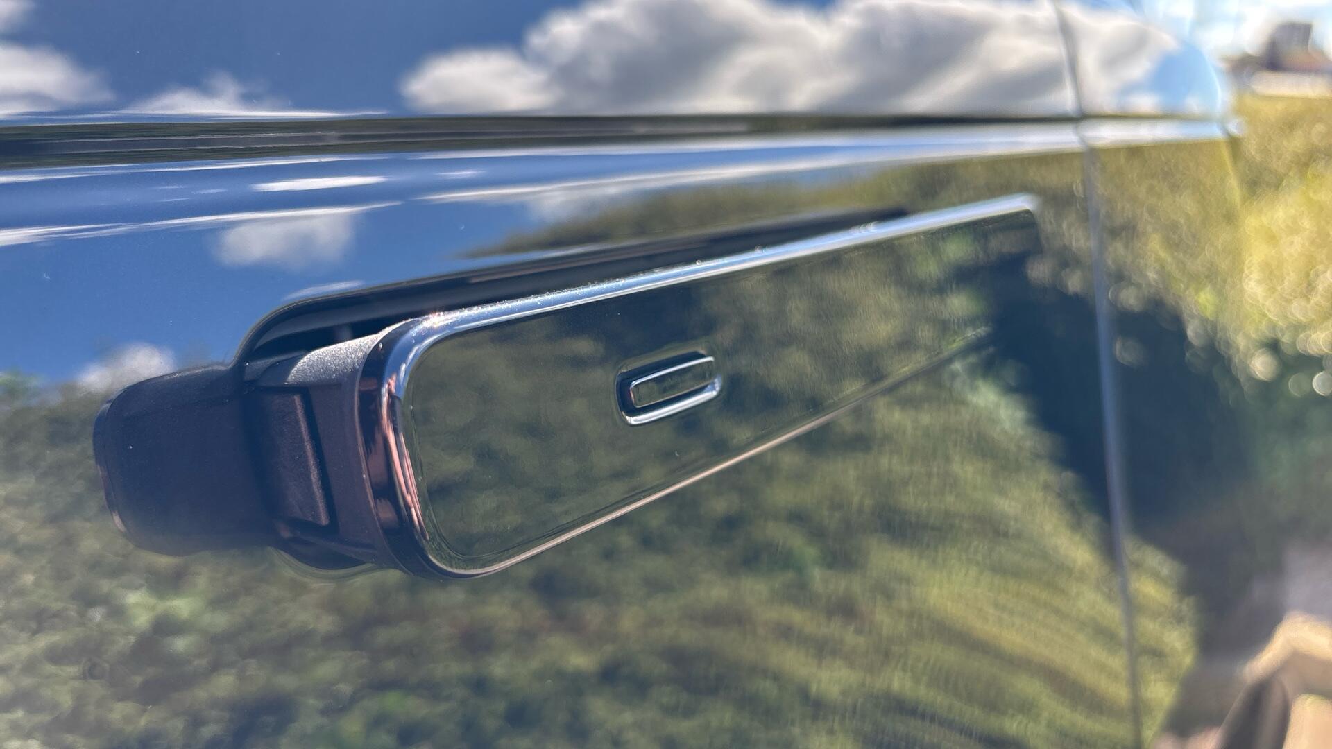 Land Rover Range Rover Velar view 43