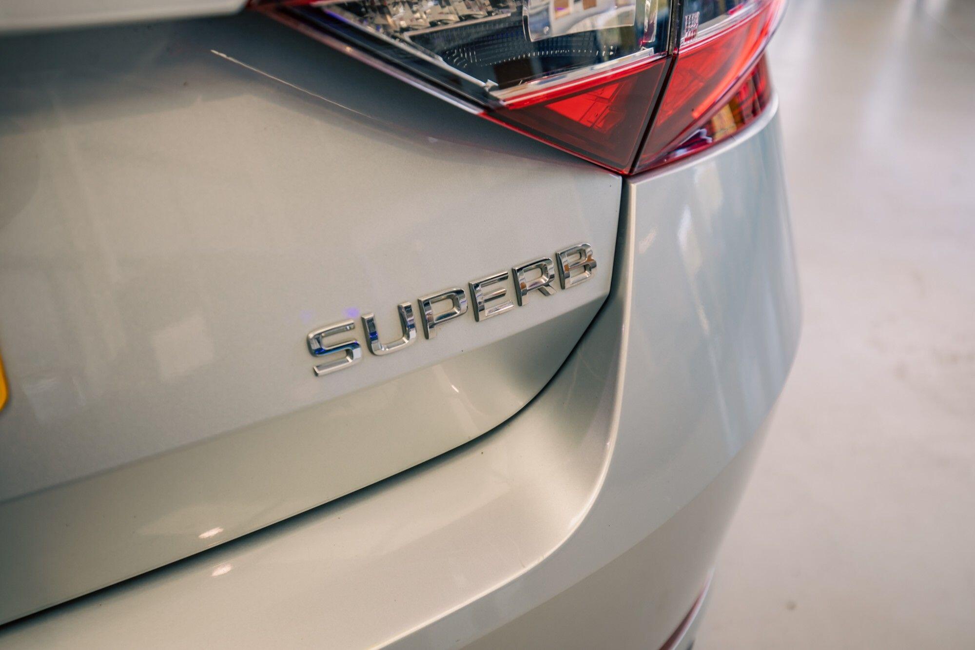 Skoda Superb view 8