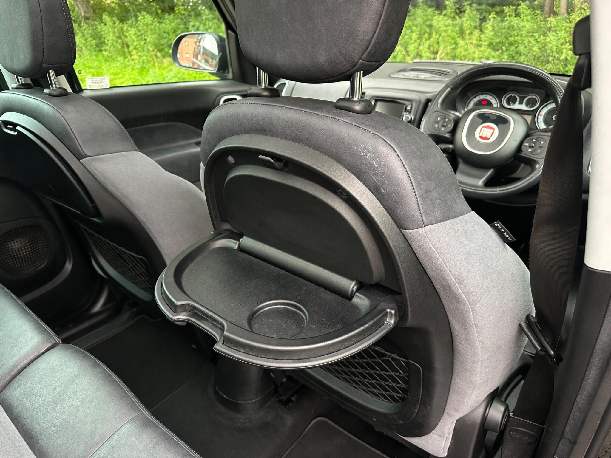Fiat 500L view 34