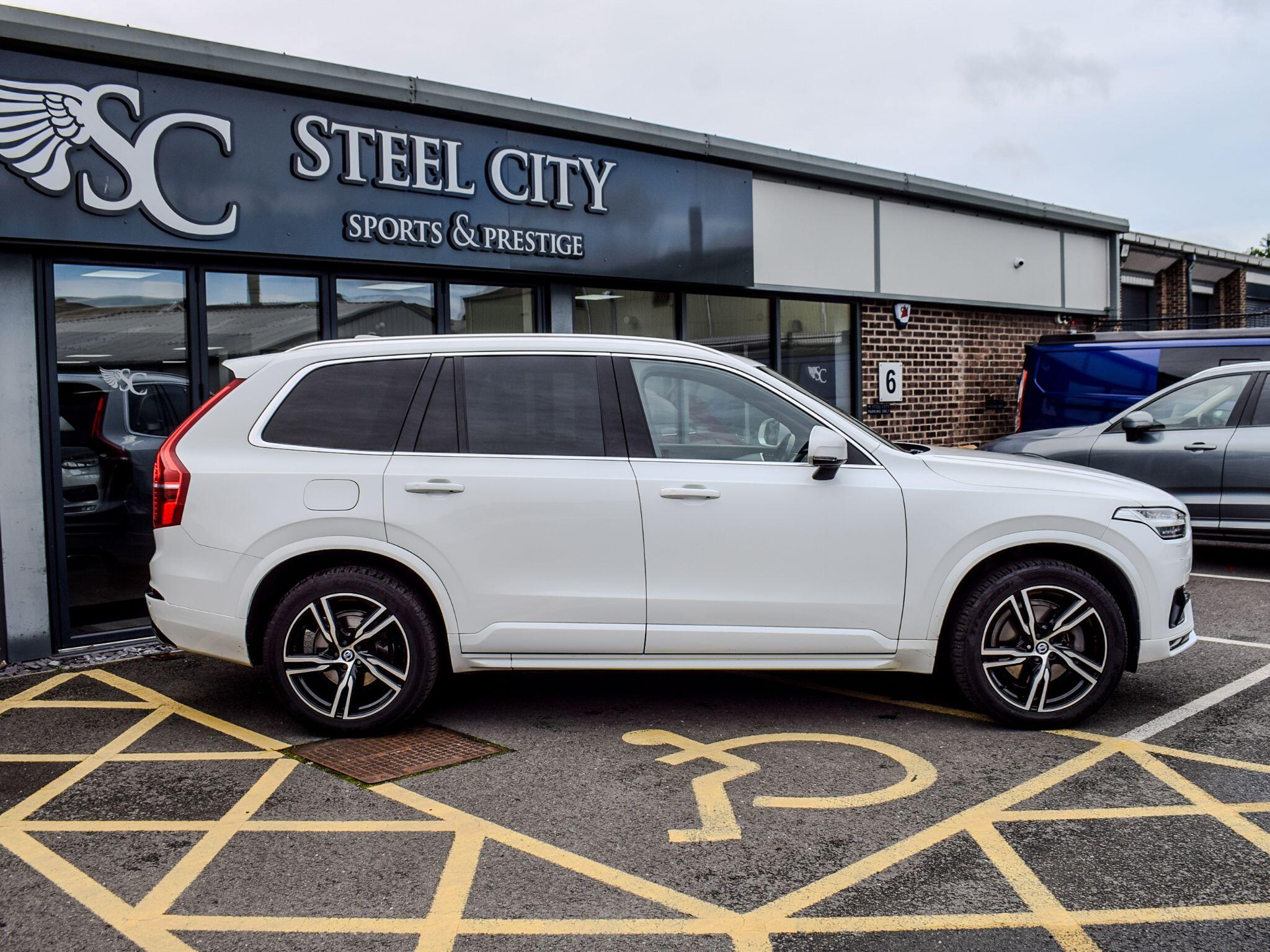 Volvo XC90 view 3