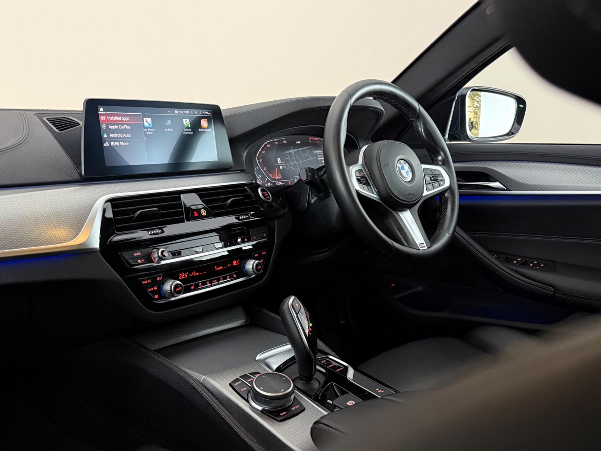 BMW 5 Series view 4