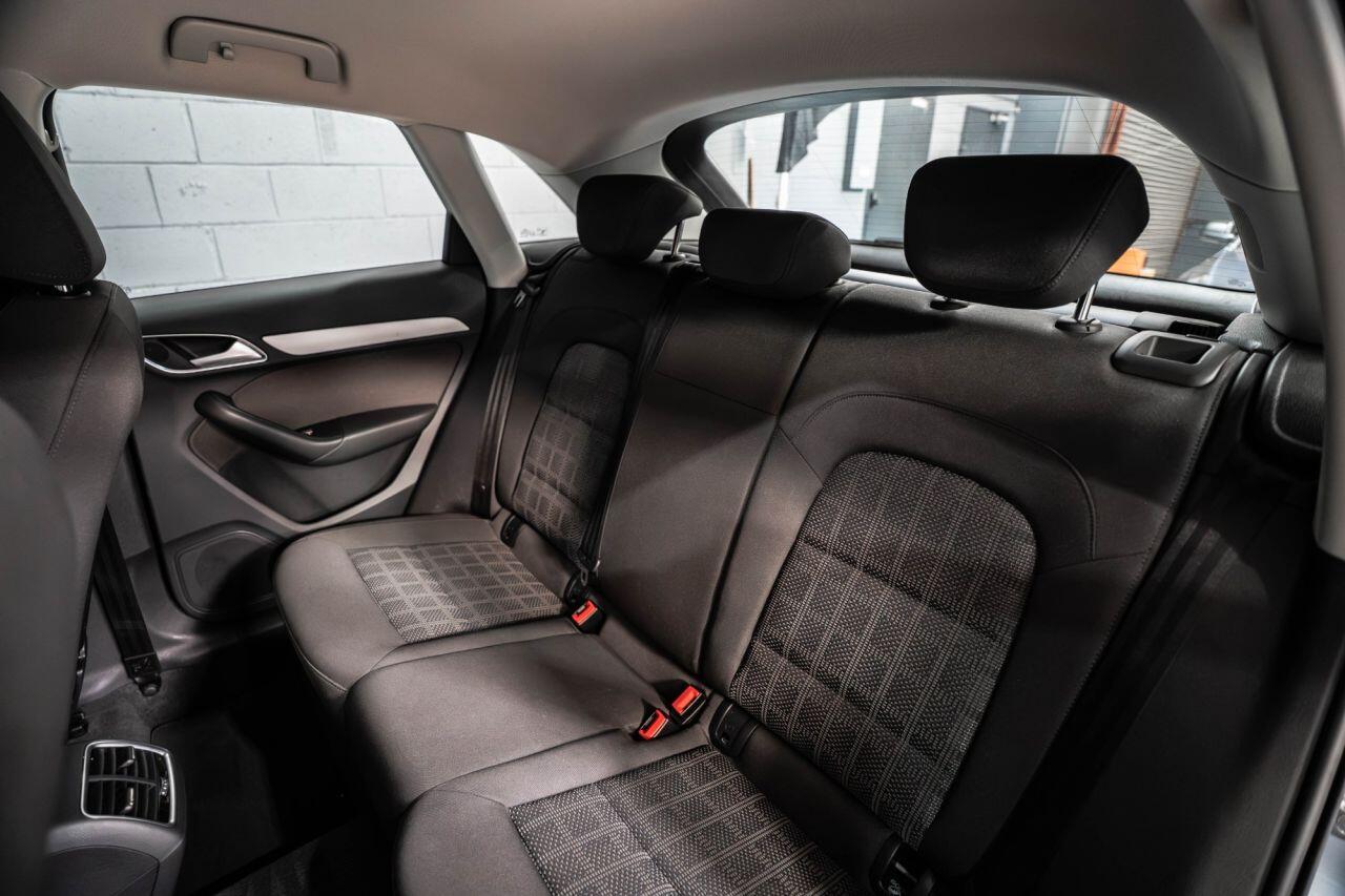 Audi Q3 view 20