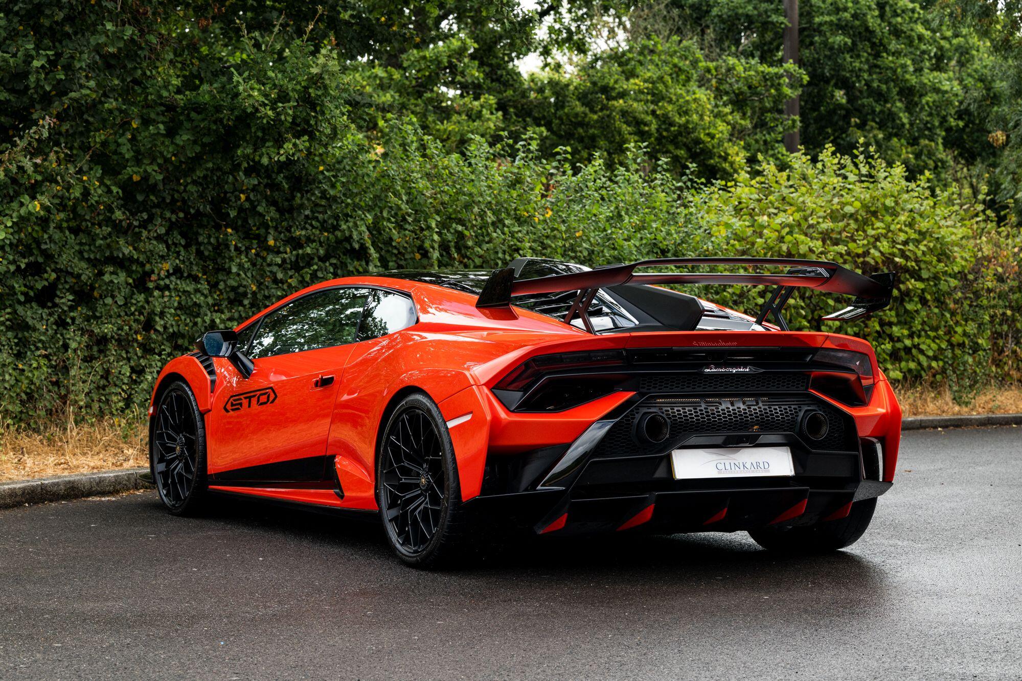 Lamborghini Huracan view 5
