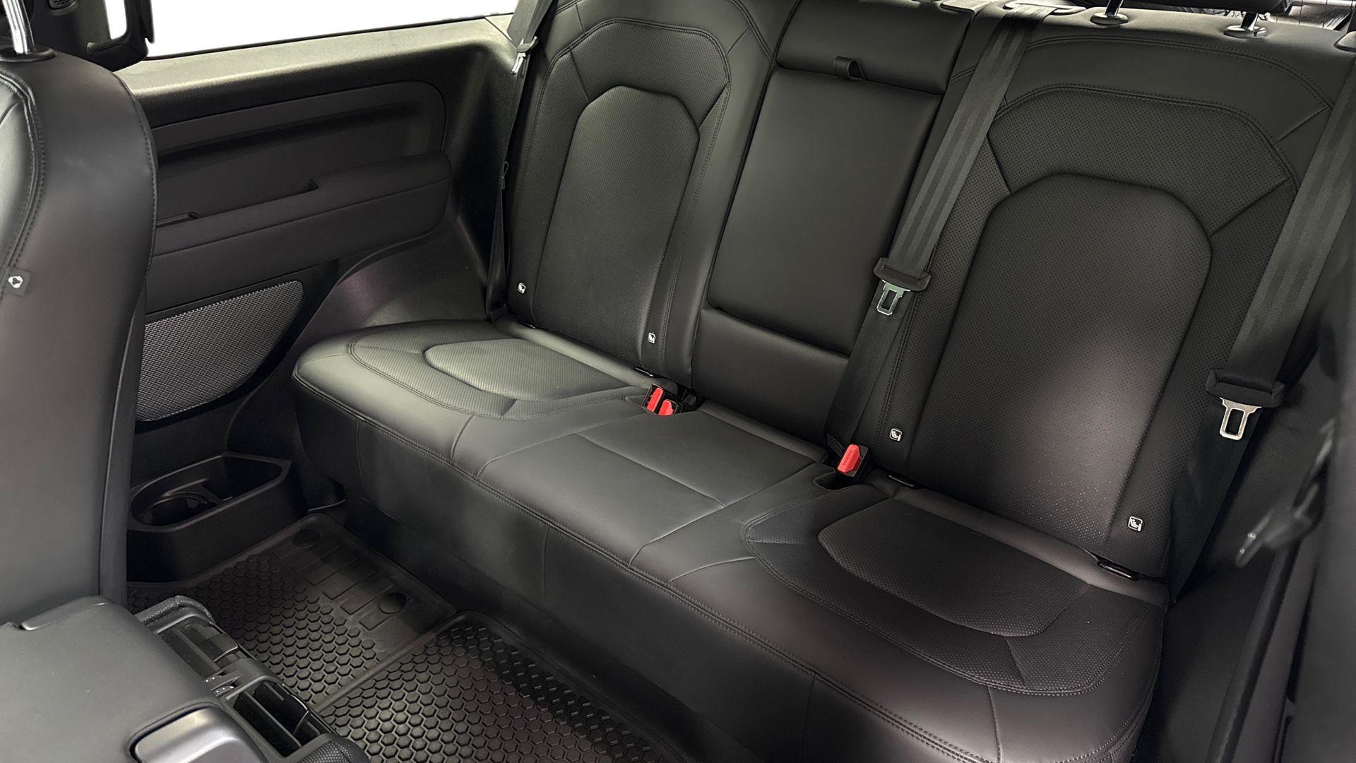 Land Rover Defender view 4