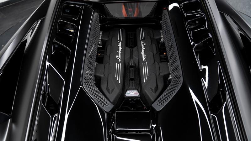 Lamborghini Revuelto view 18