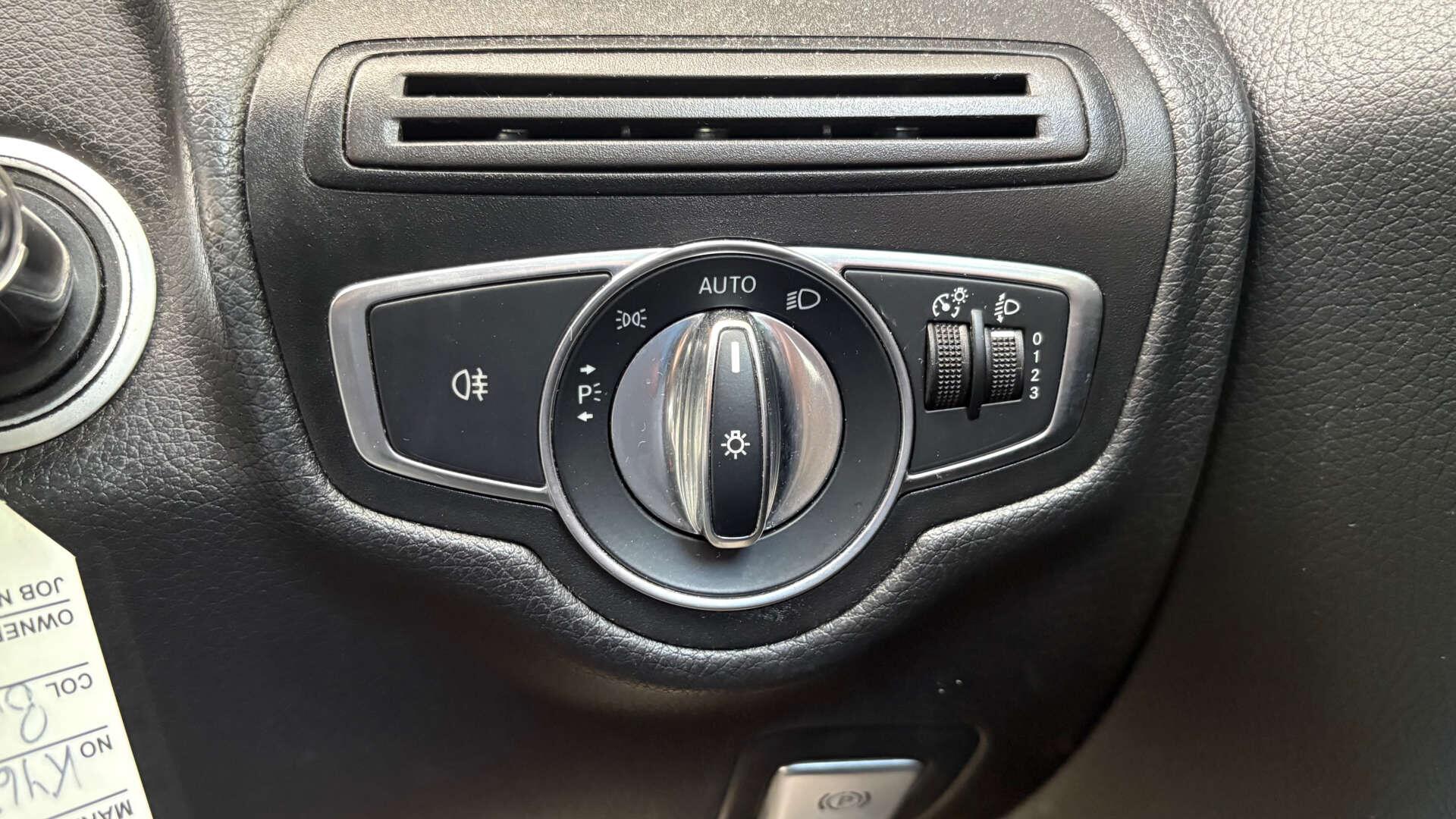 Mercedes-Benz C-Class view 21