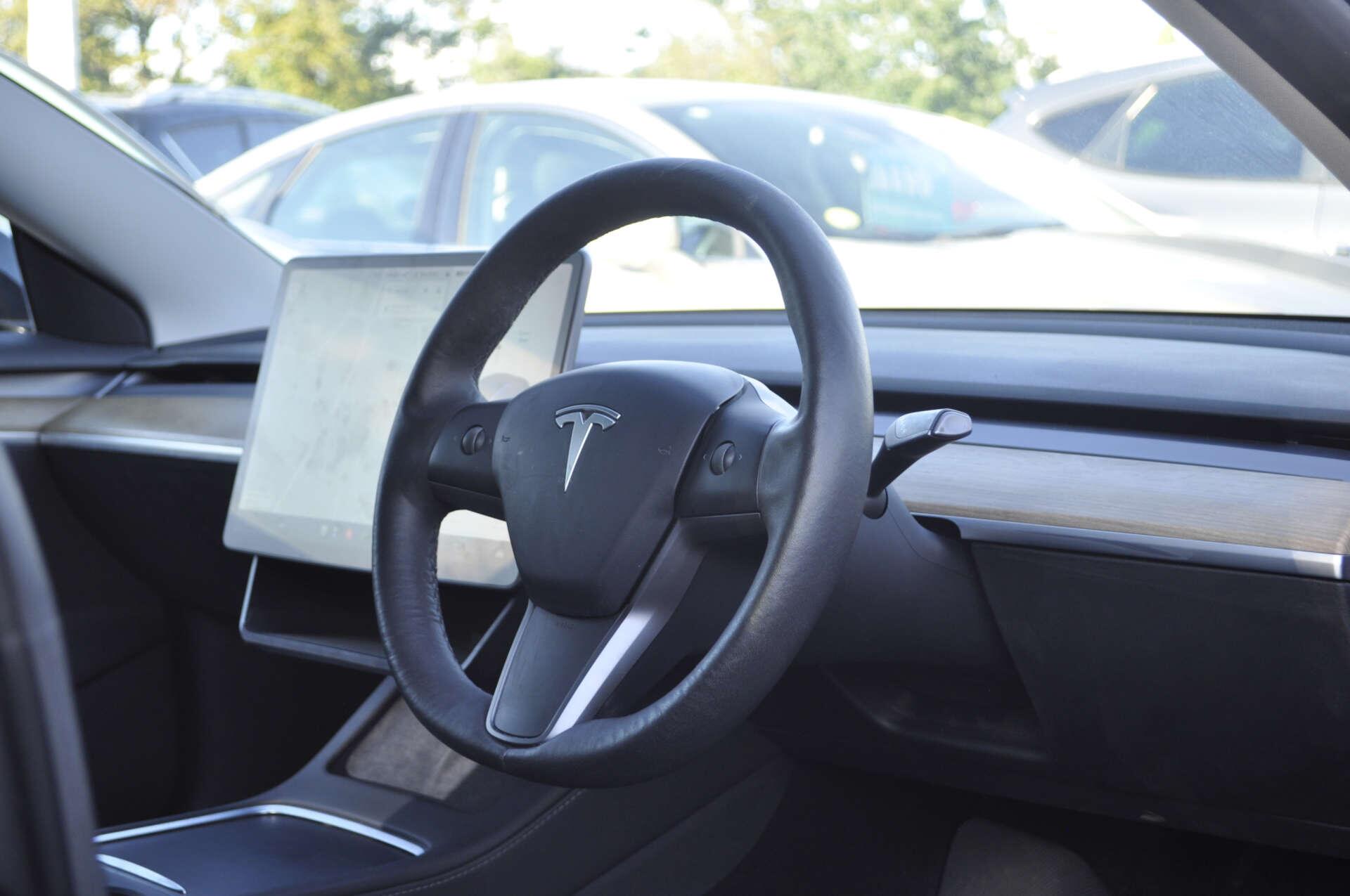 Tesla Model 3 view 7