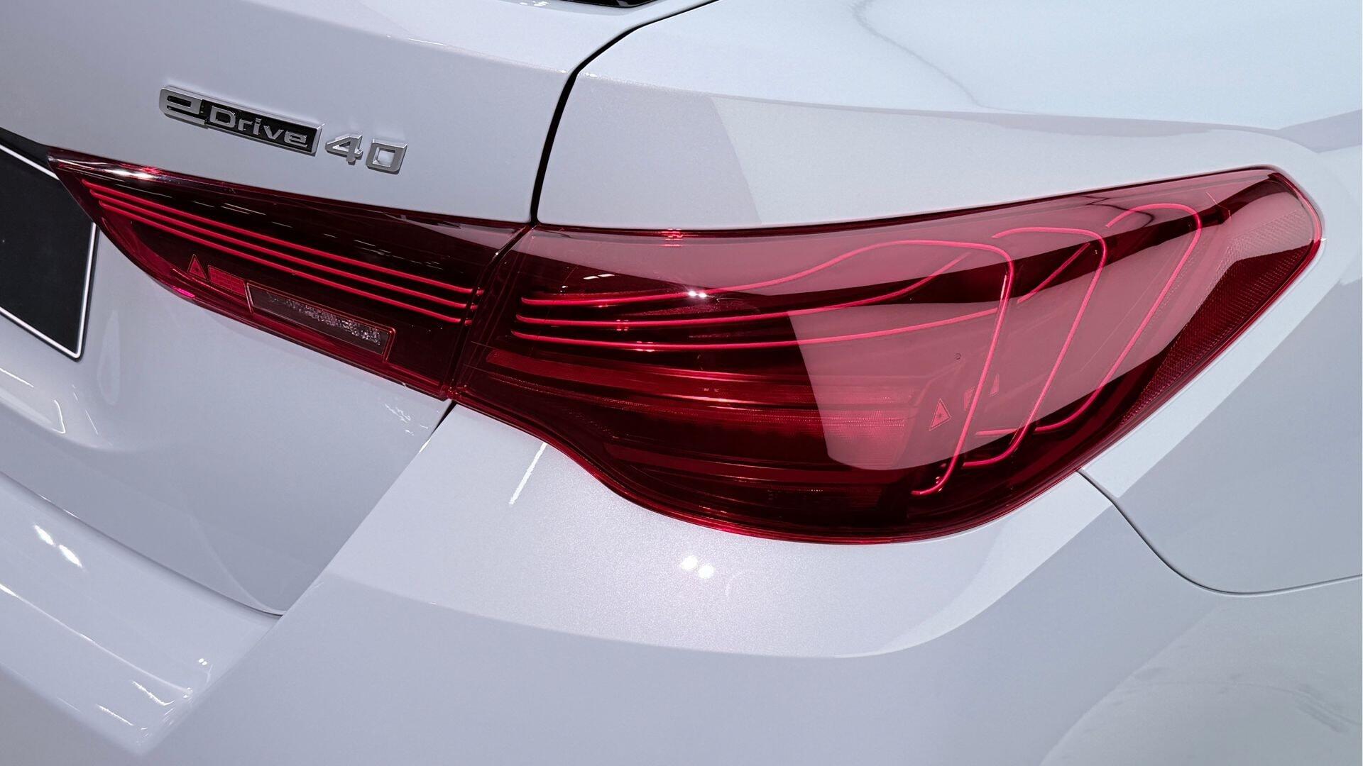 BMW i4 view 21