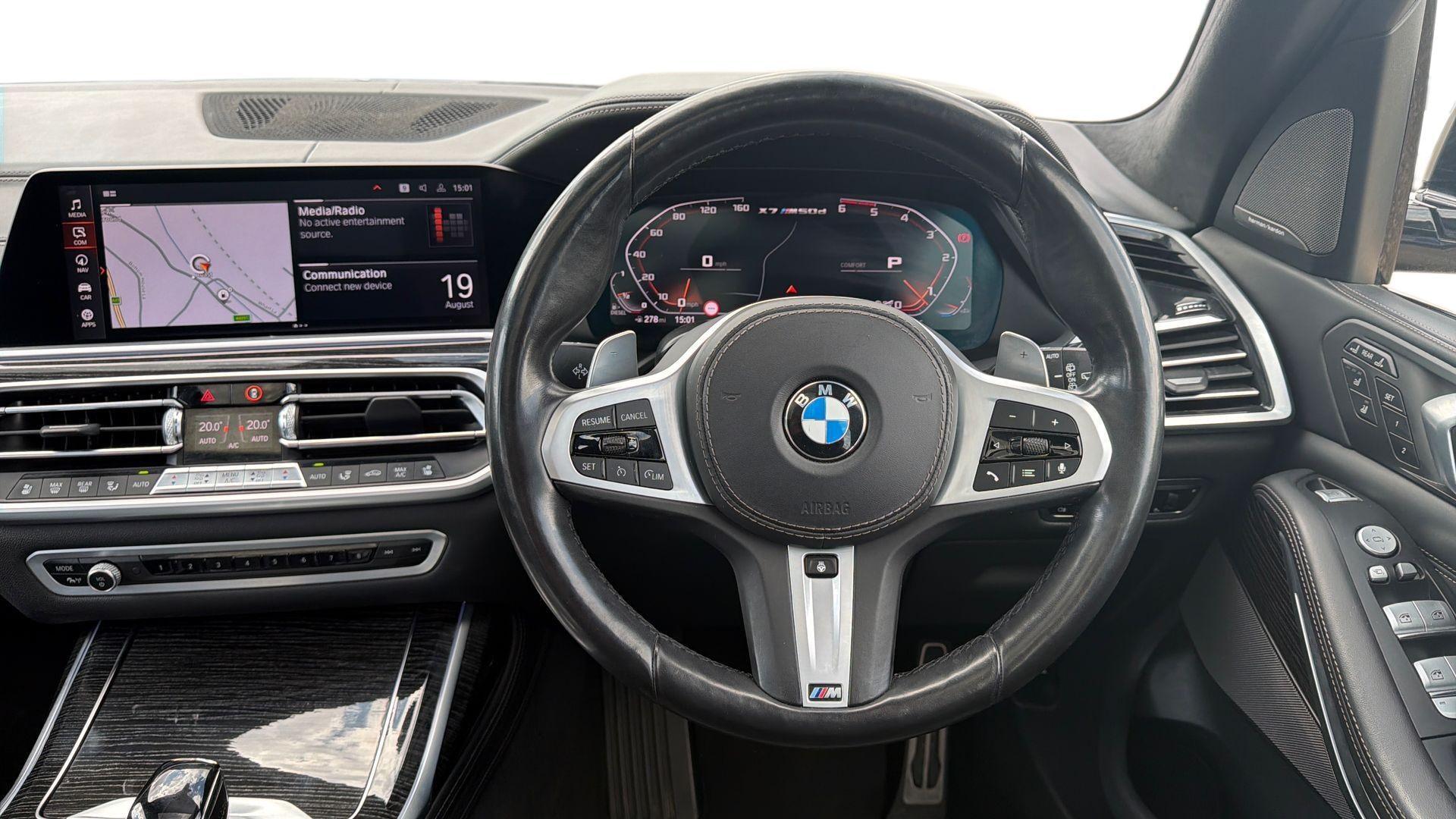 BMW X7 view 5
