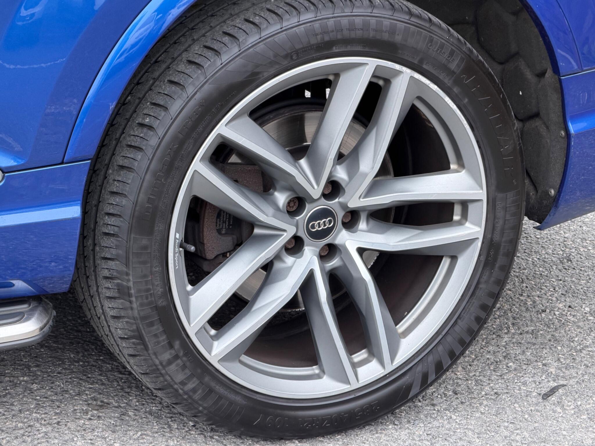 Audi Q7 view 52