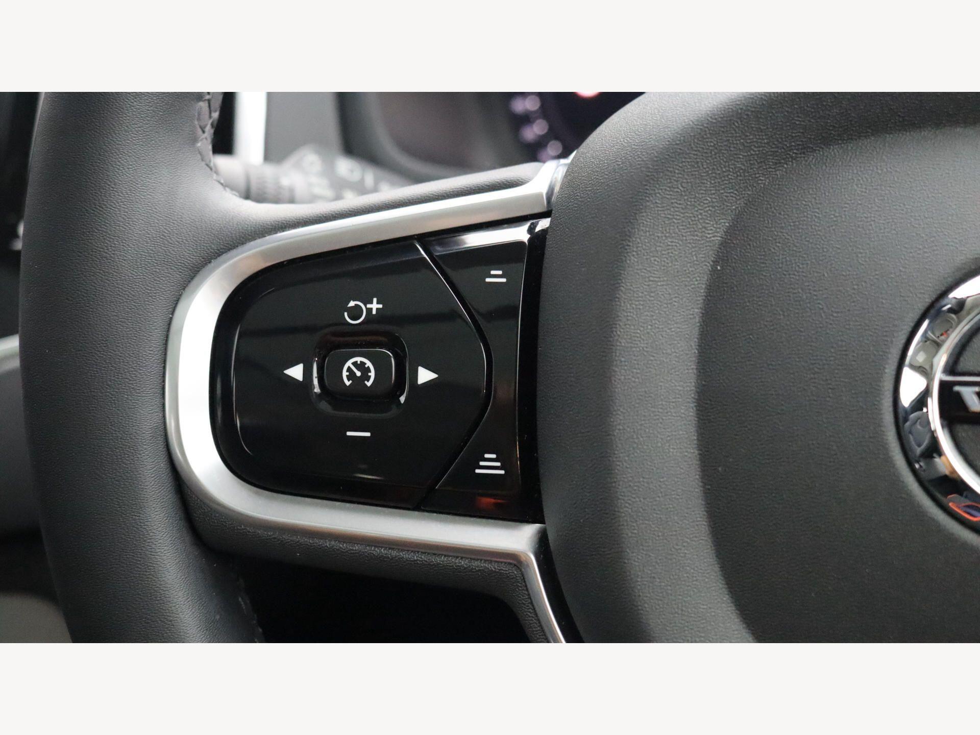 Volvo XC90 view 22