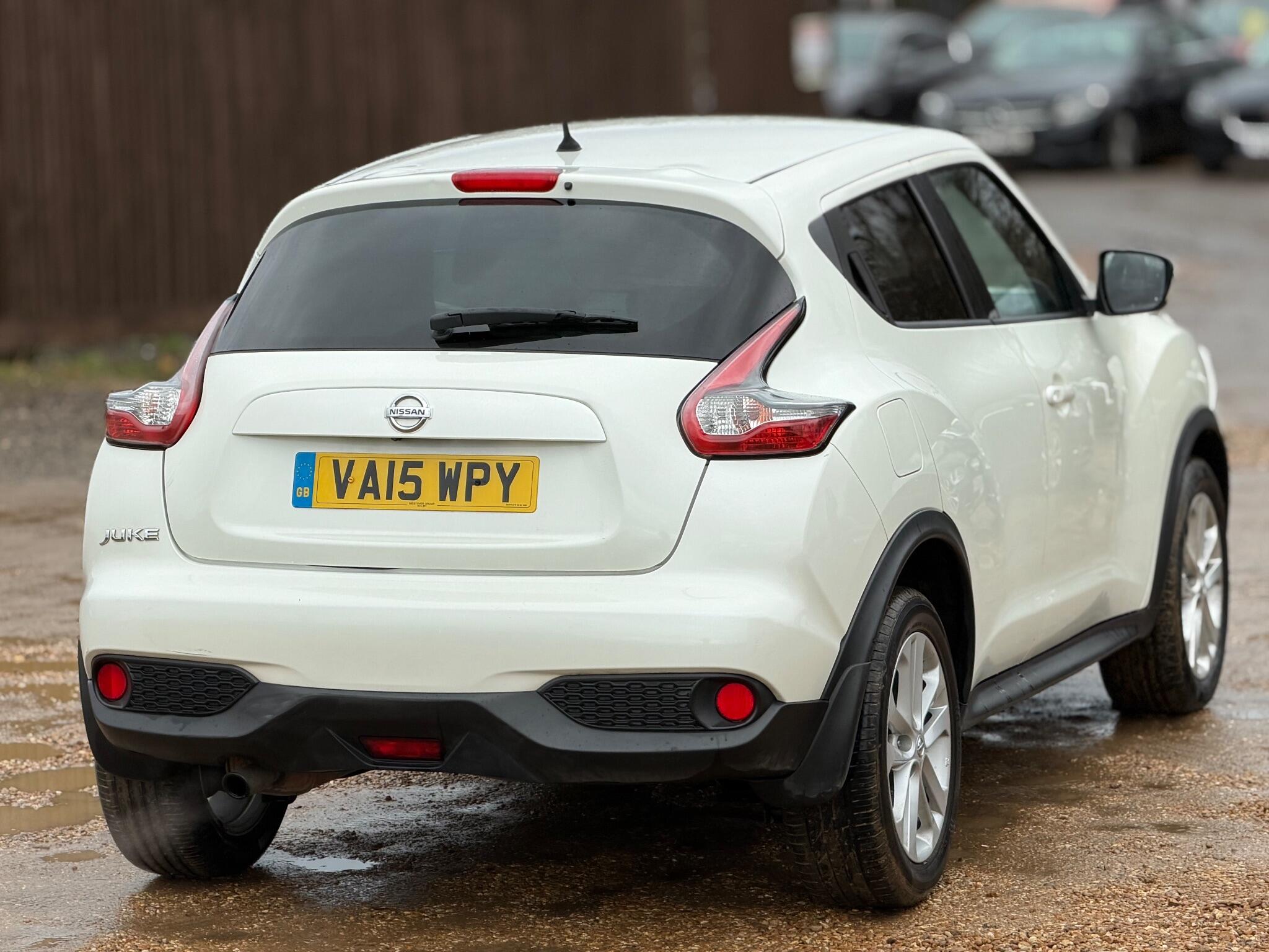 2015 Nissan Juke 1.2 DIG-T Acenta Premium Euro 6 (s/s) 5dr image 10