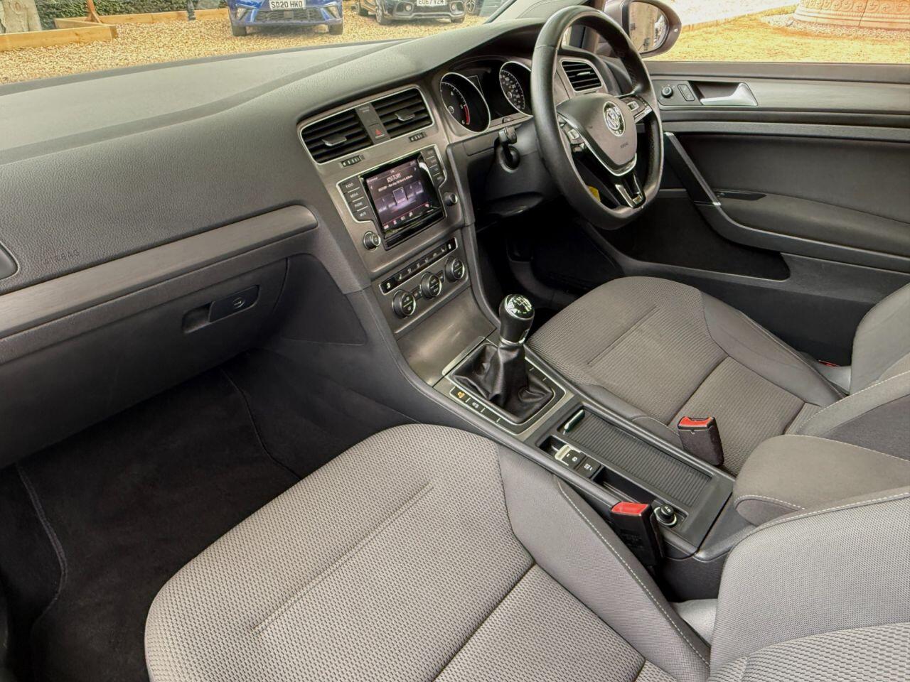 Volkswagen Golf view 10
