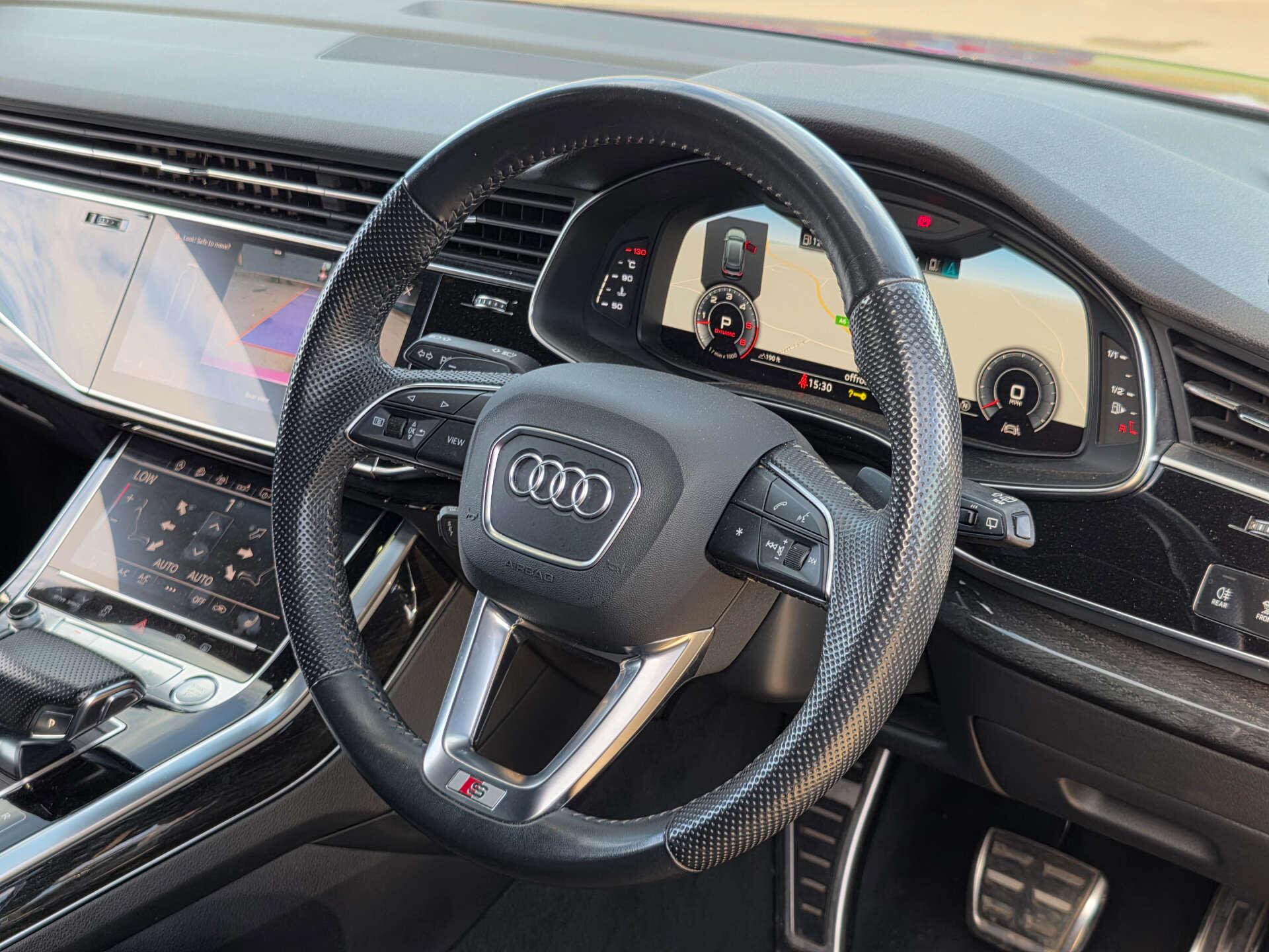 Audi Q8 view 19