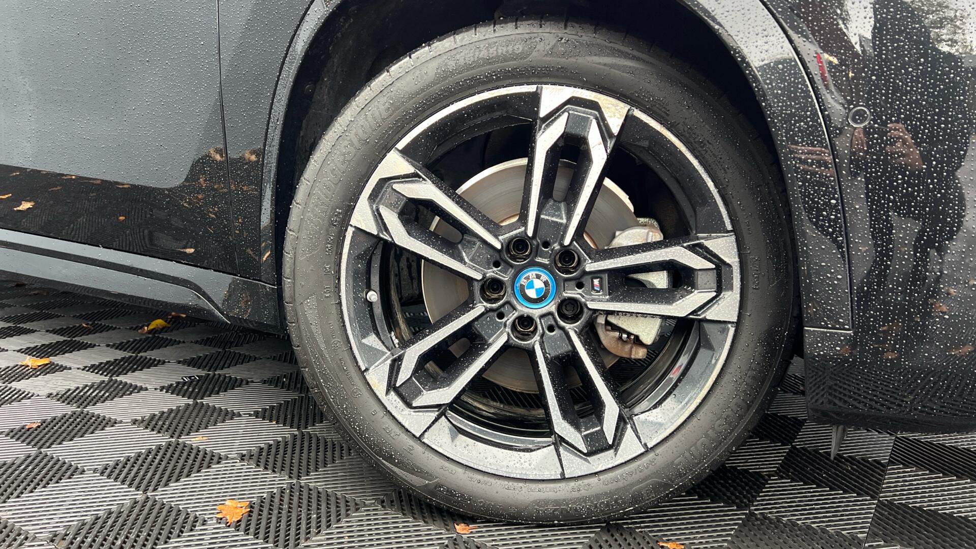 BMW iX1 view 25