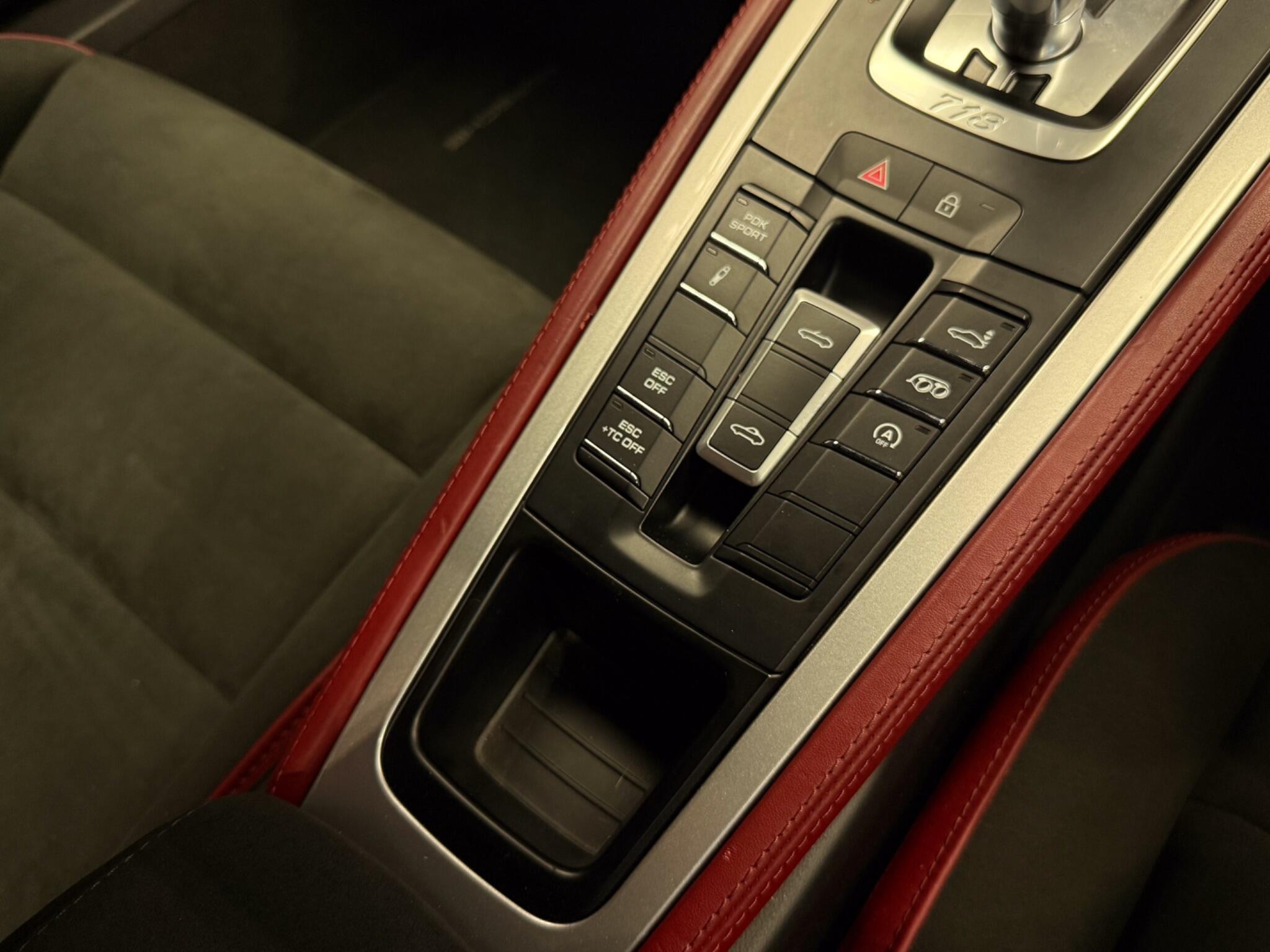 Porsche 718 Spyder view 36