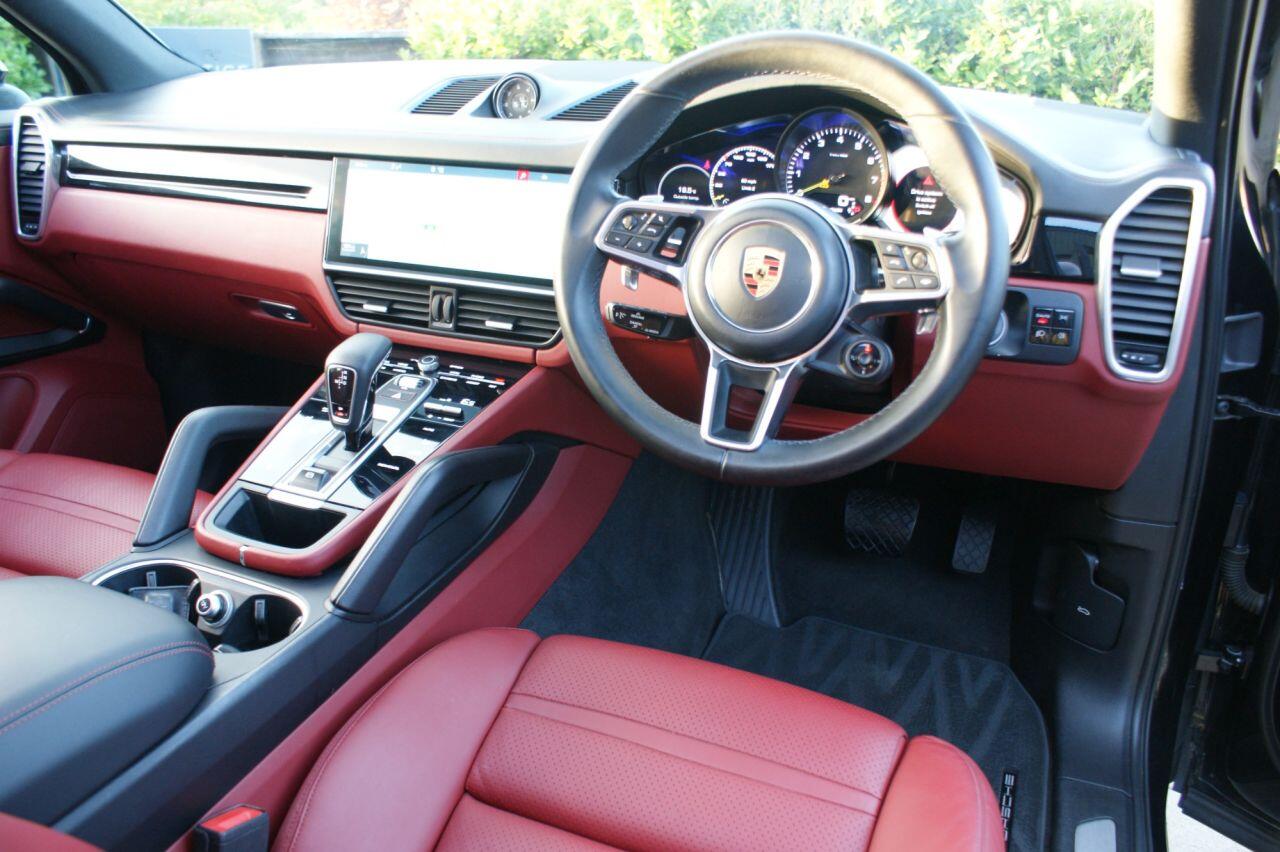 Porsche Cayenne view 3