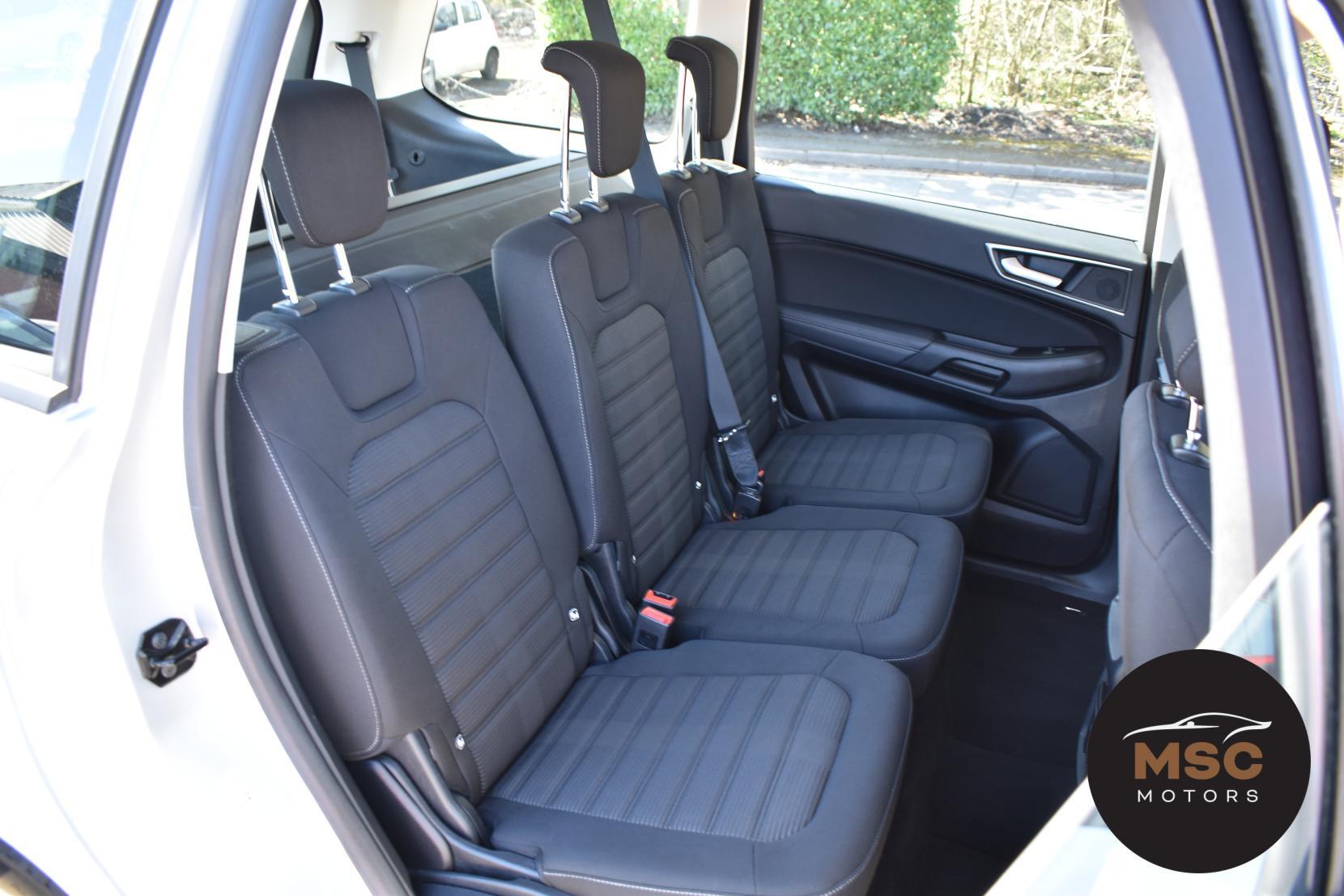 Ford Galaxy view 35