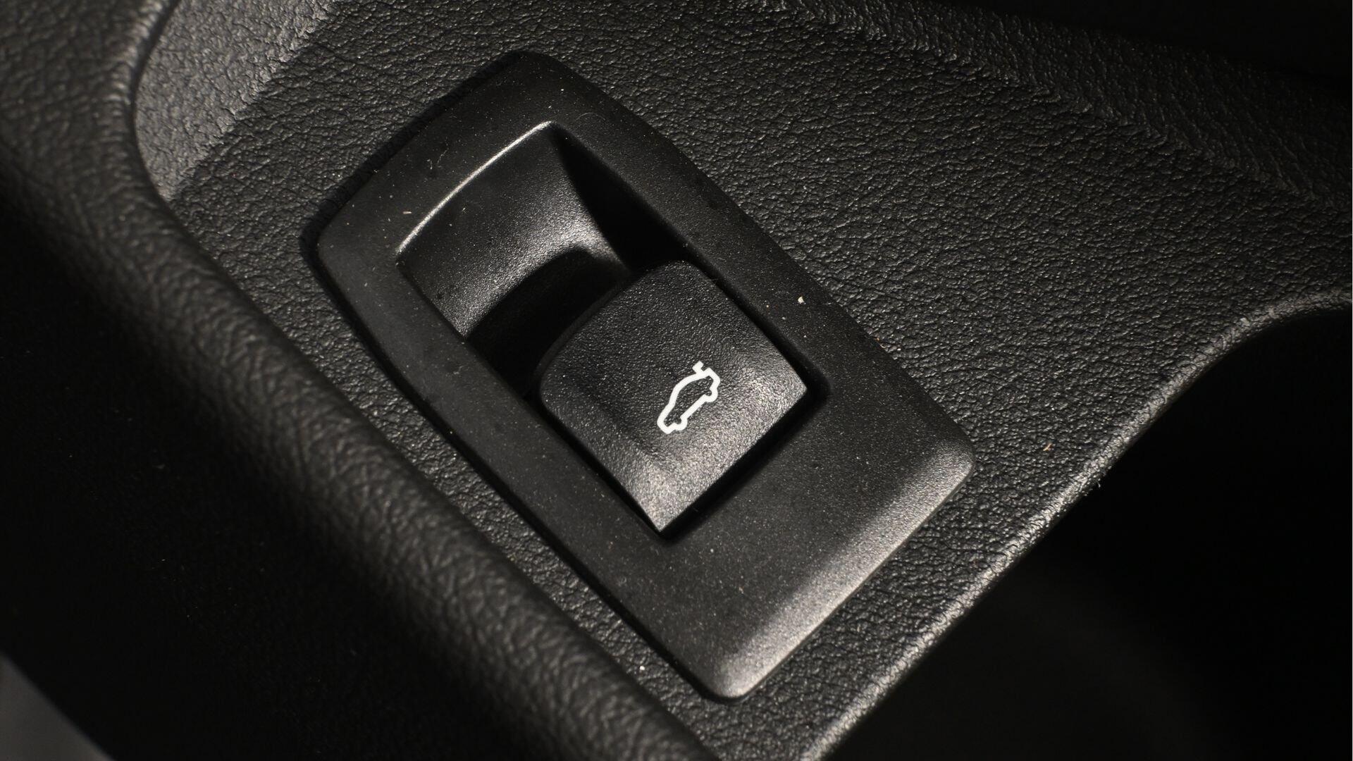 BMW 3 Series view 27