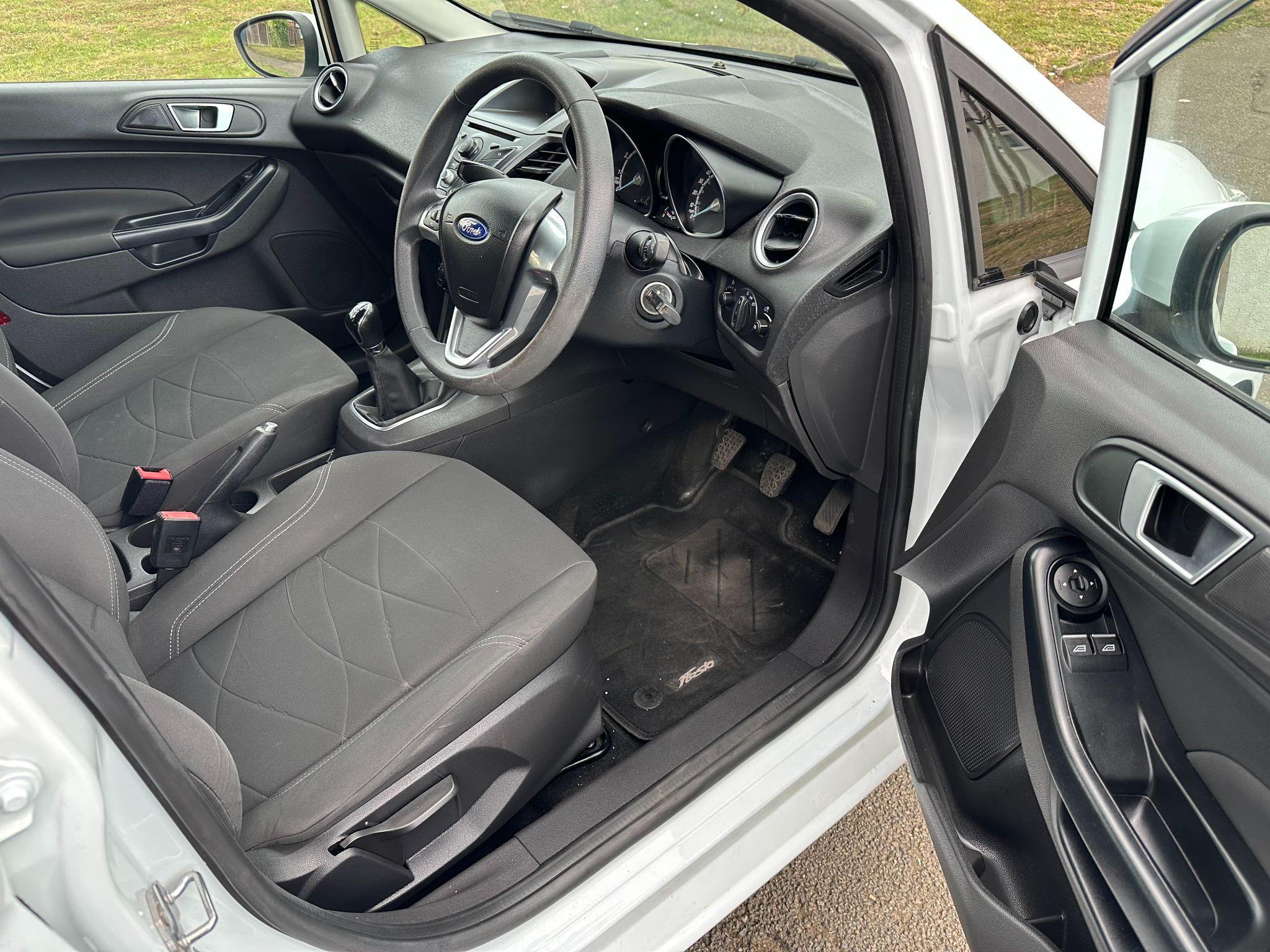 2014 Ford Fiesta image 18