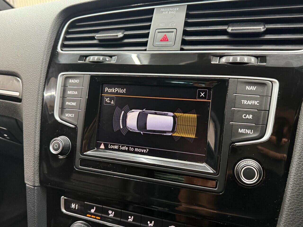 Volkswagen Golf view 19